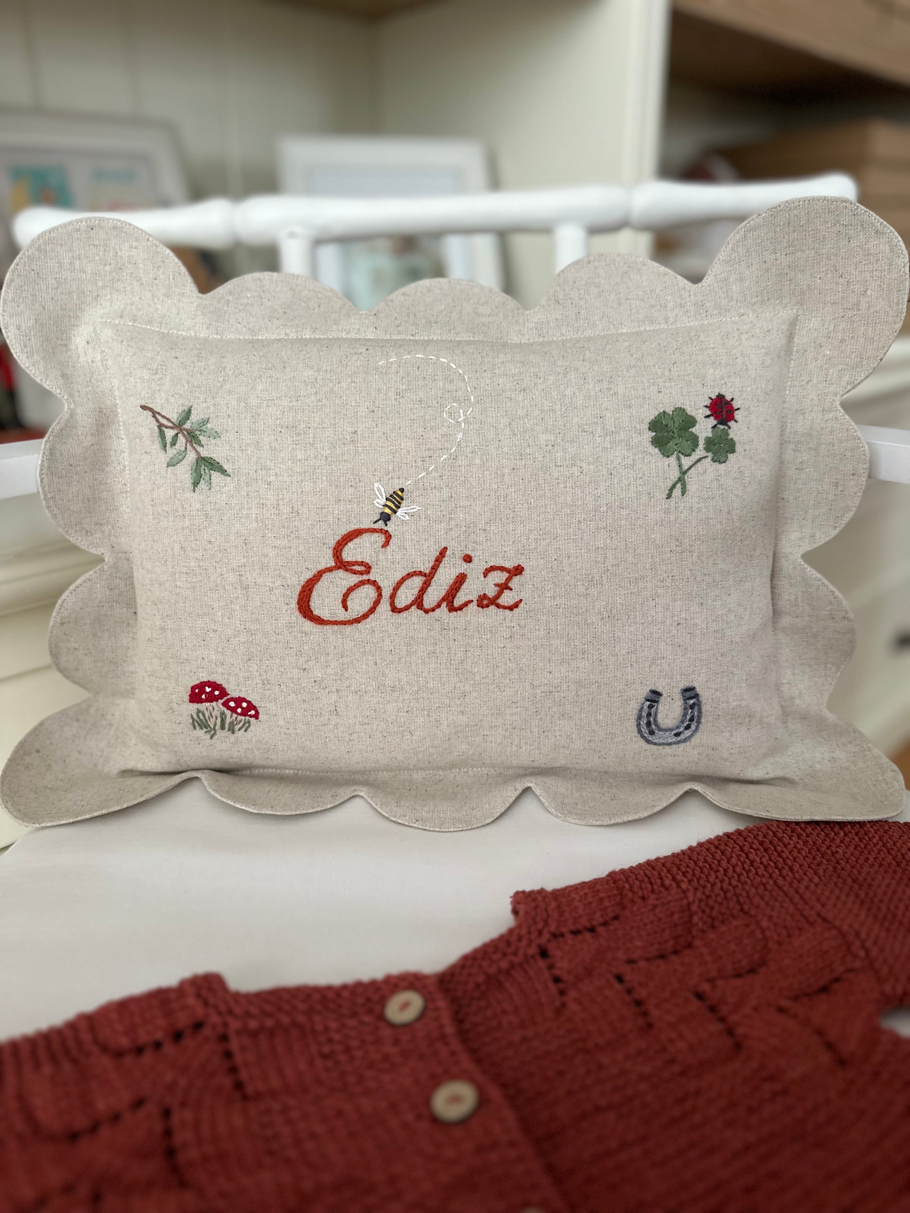 Kişiselleştirilmiş Keten Dilimli Bebek Yastığı