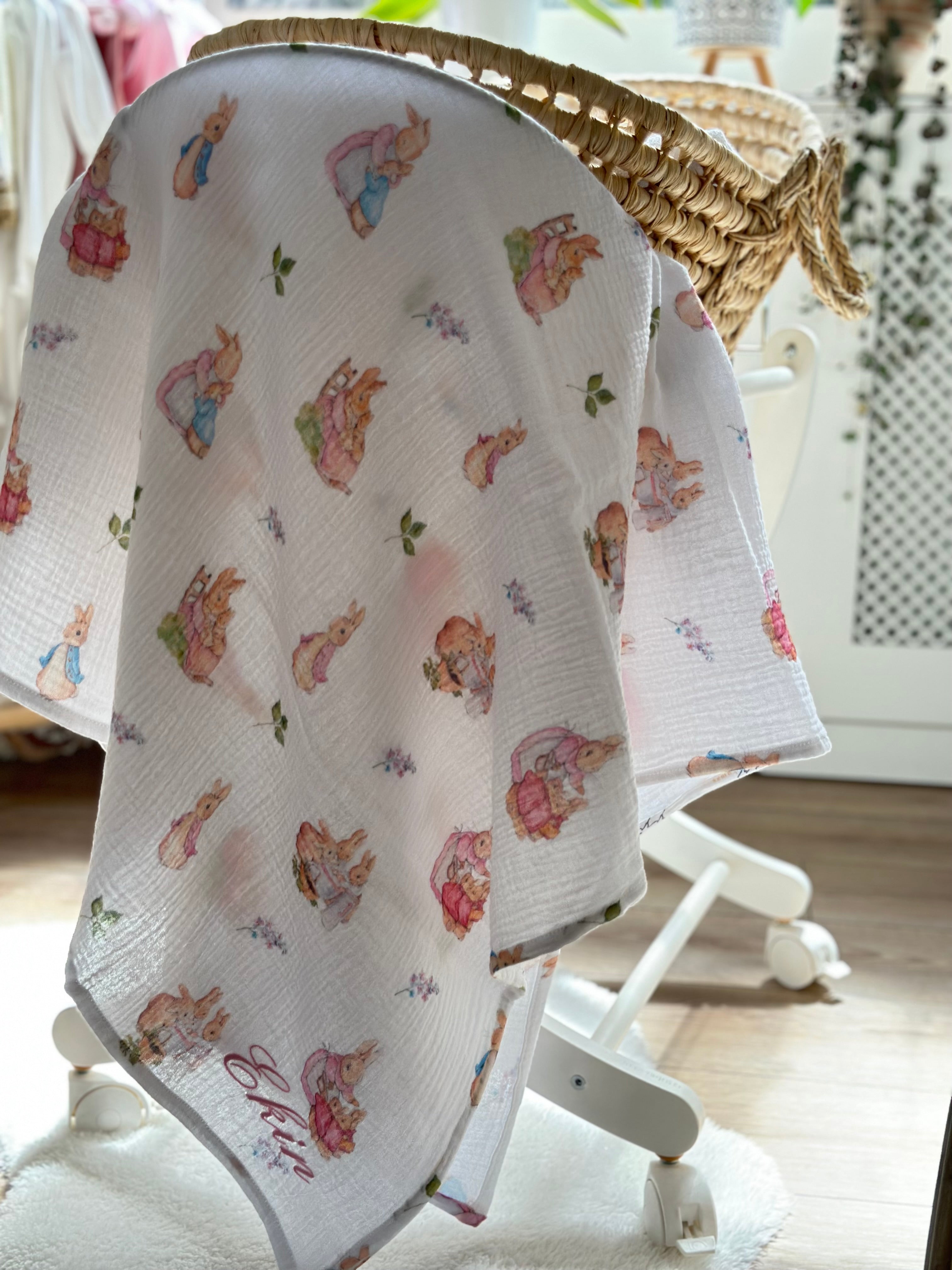Peter Rabbit Serisi Çok Amaçlı Bebek Müslin Örtüsü Pembe