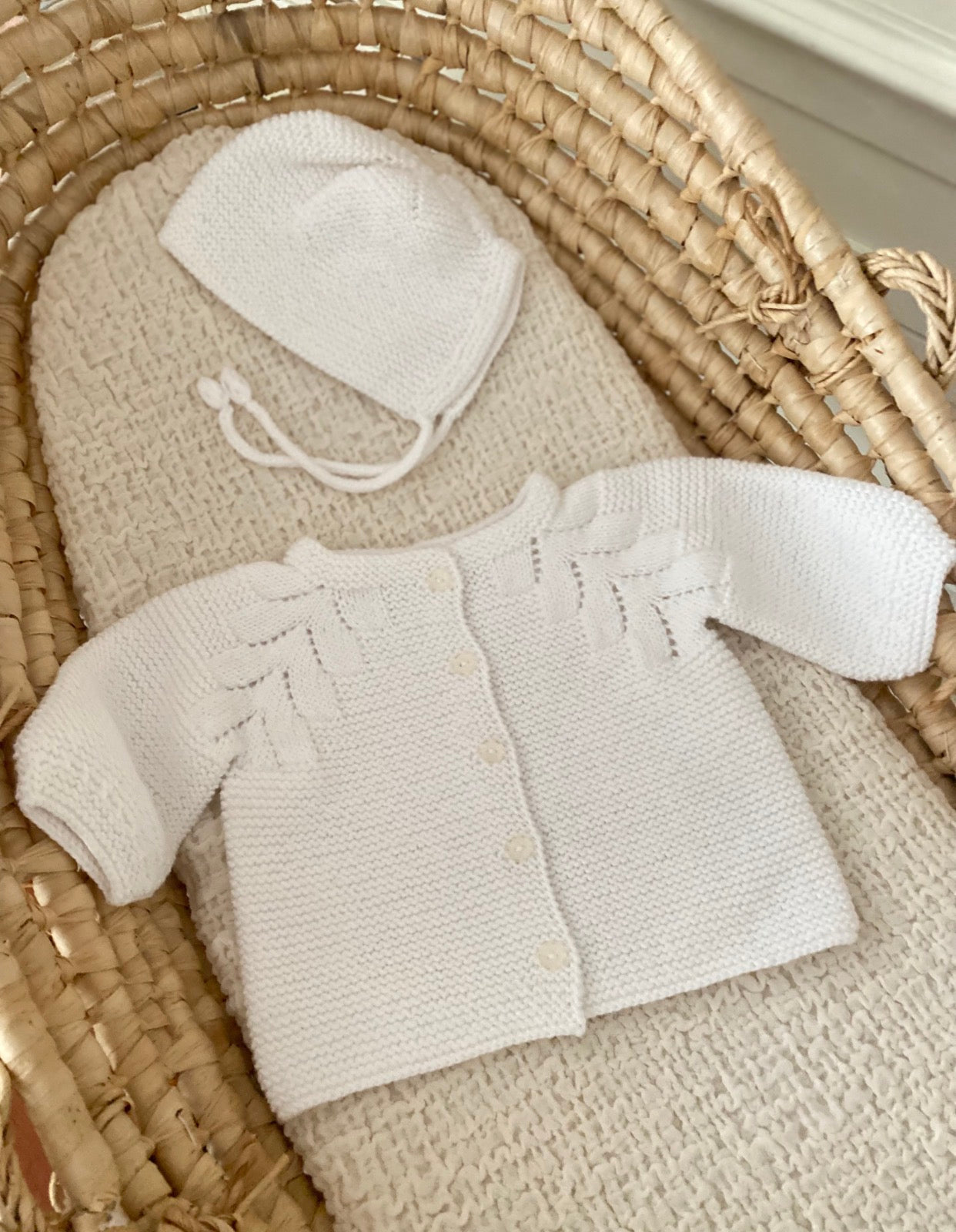 Düğmeli El Örgüsü Bebek Hırka Şapka Seti