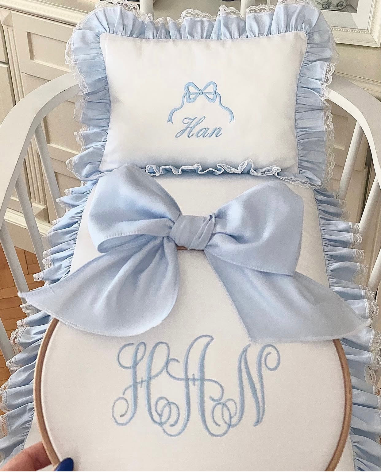 Mavi Fiyonklu Model Bebek Yastığı