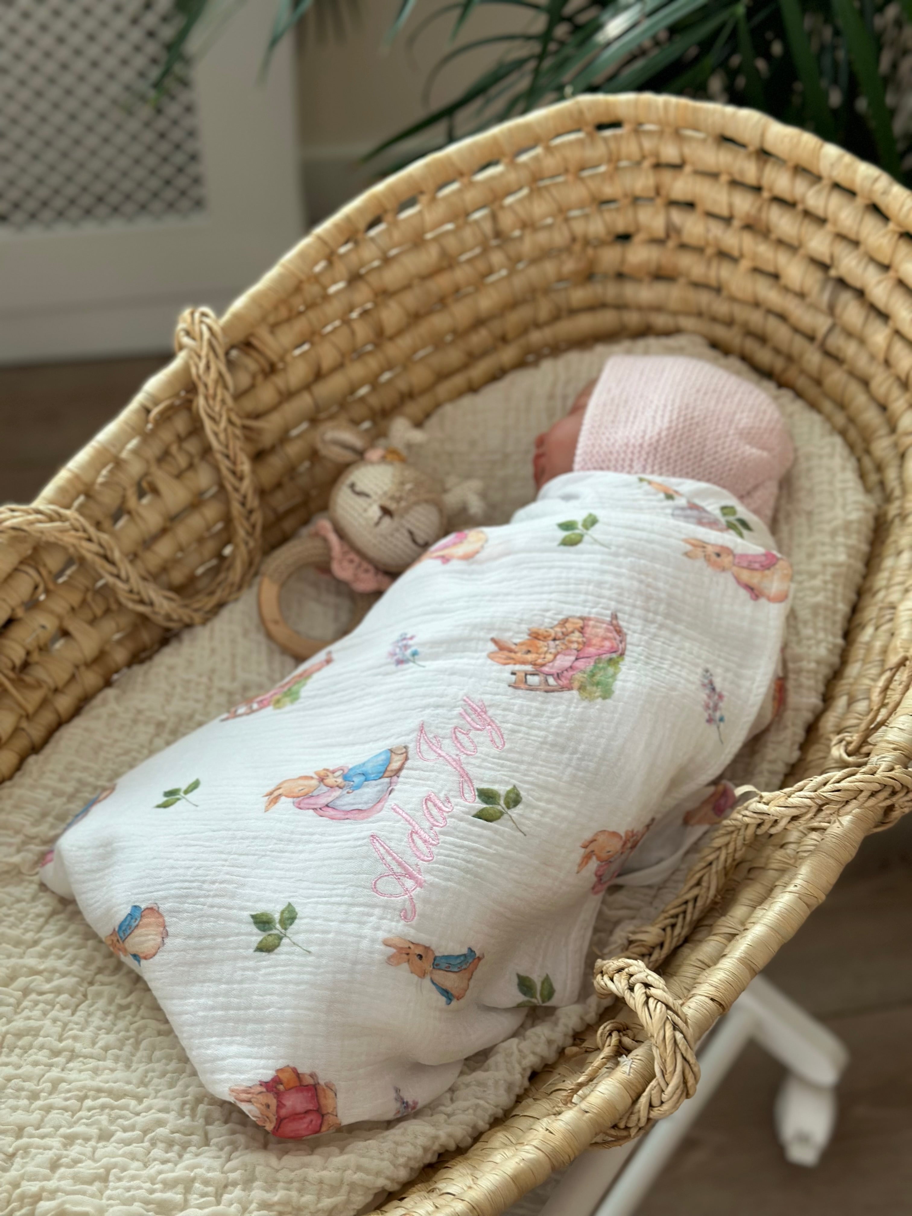 Peter Rabbit Serisi Çok Amaçlı Bebek Müslin Örtüsü Pembe