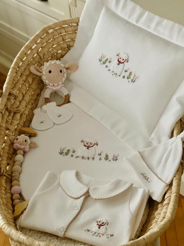 Kuzu Nakışlı Organik Yenidoğan Seti – Kroşeta Kenar Detaylı