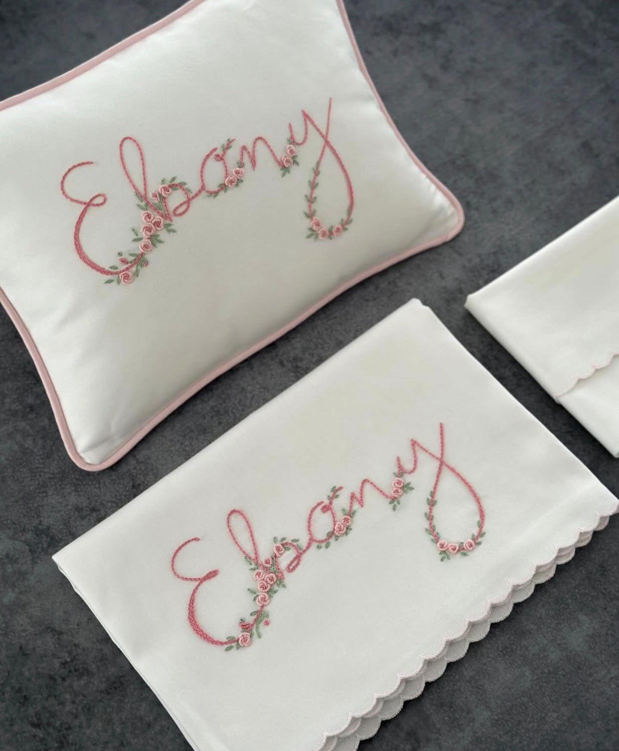 El Nakışı İsim İşlemeli Pike Takımı