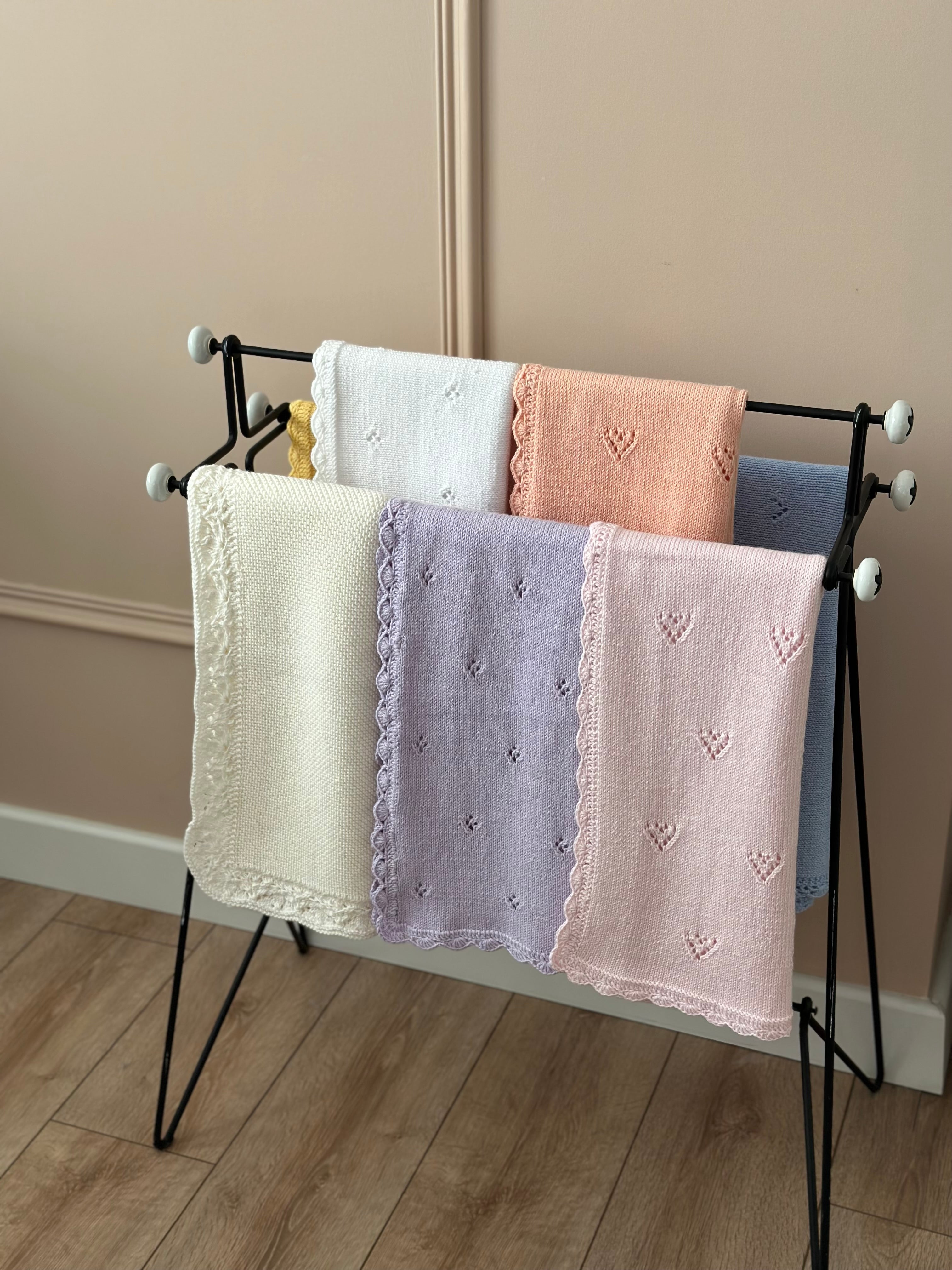 El Örgüsü Lila Bebek Battaniyesi