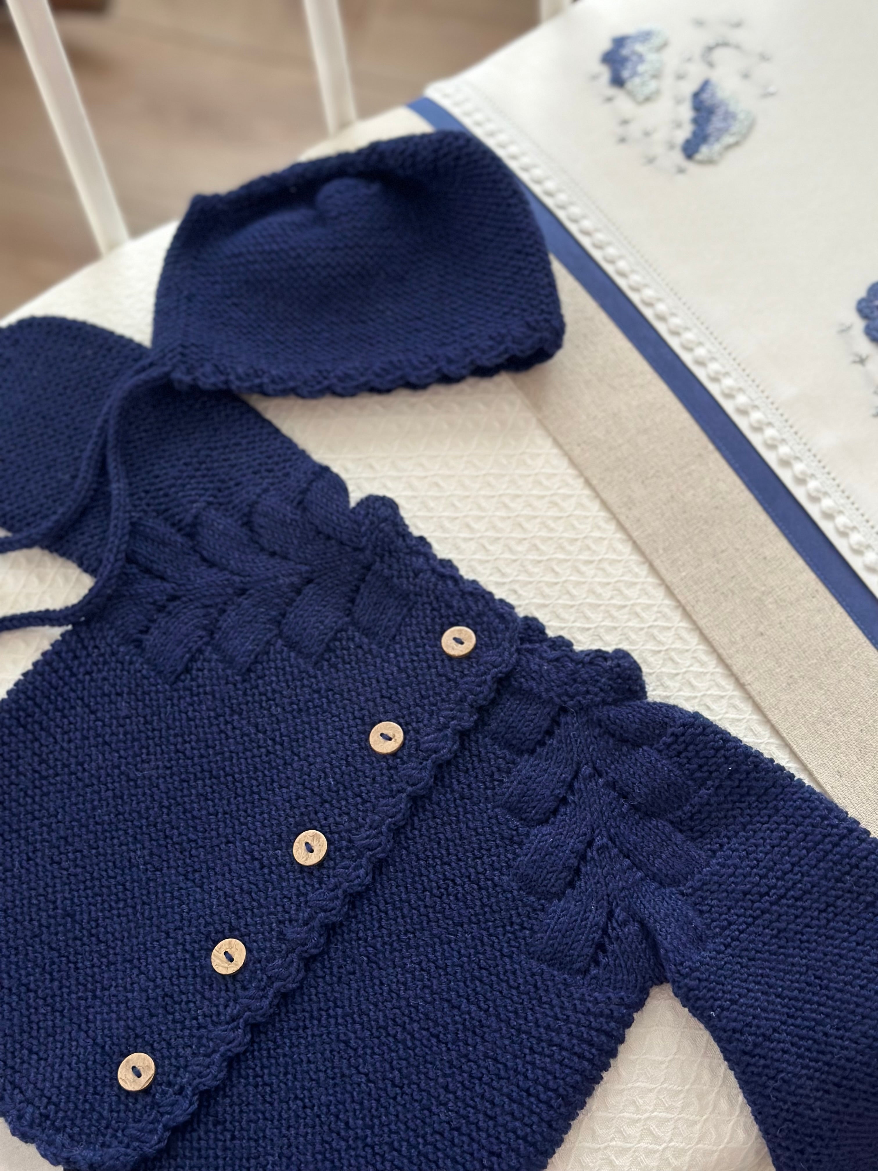 Düğmeli El Örgüsü Bebek Hırka Şapka Seti