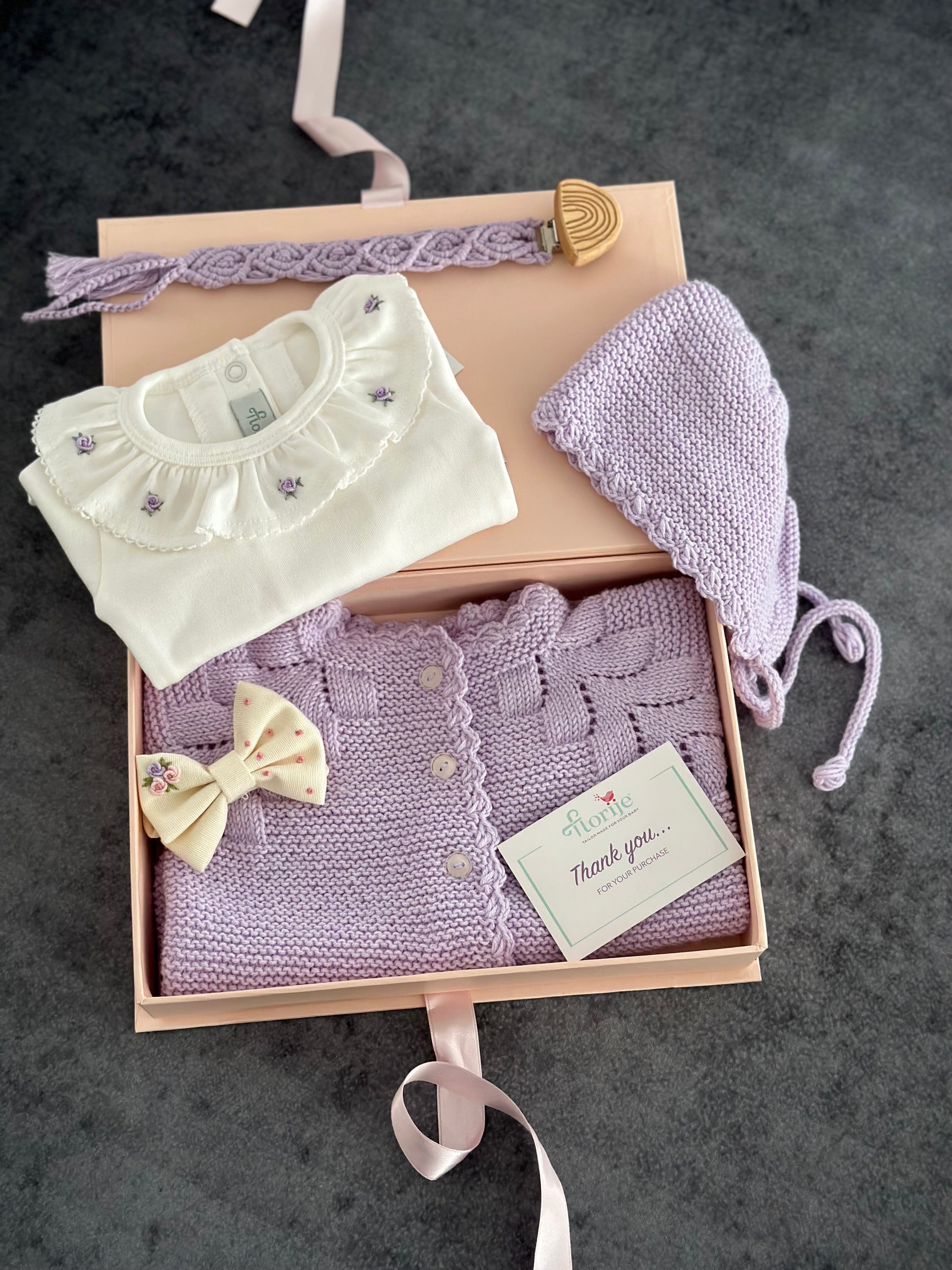 Düğmeli El Örgüsü Bebek Hırka Şapka Seti