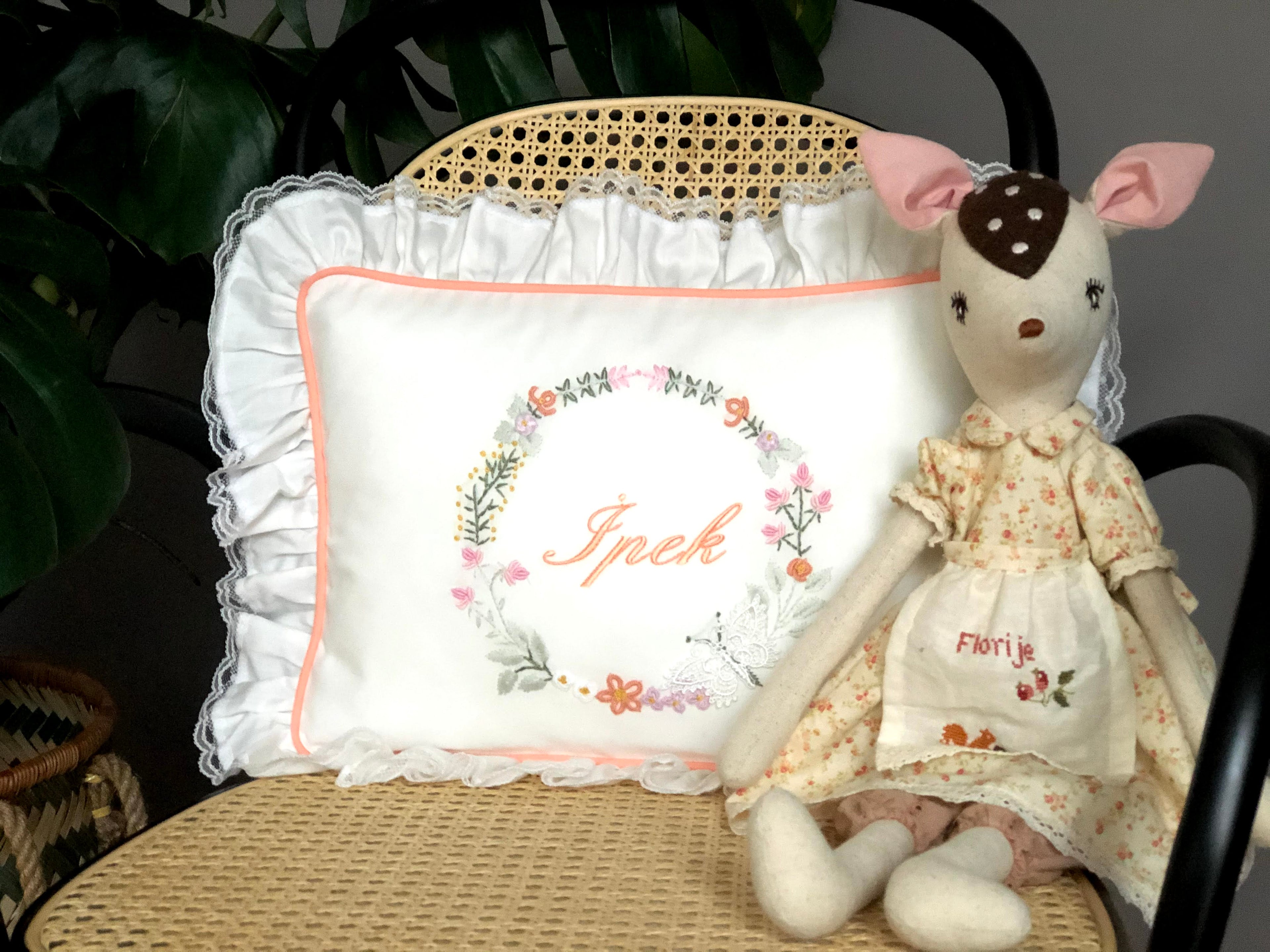 Kelebek Rüyası Dekoratif Bebek Yastığı – Pamuk Saten | Turuncu