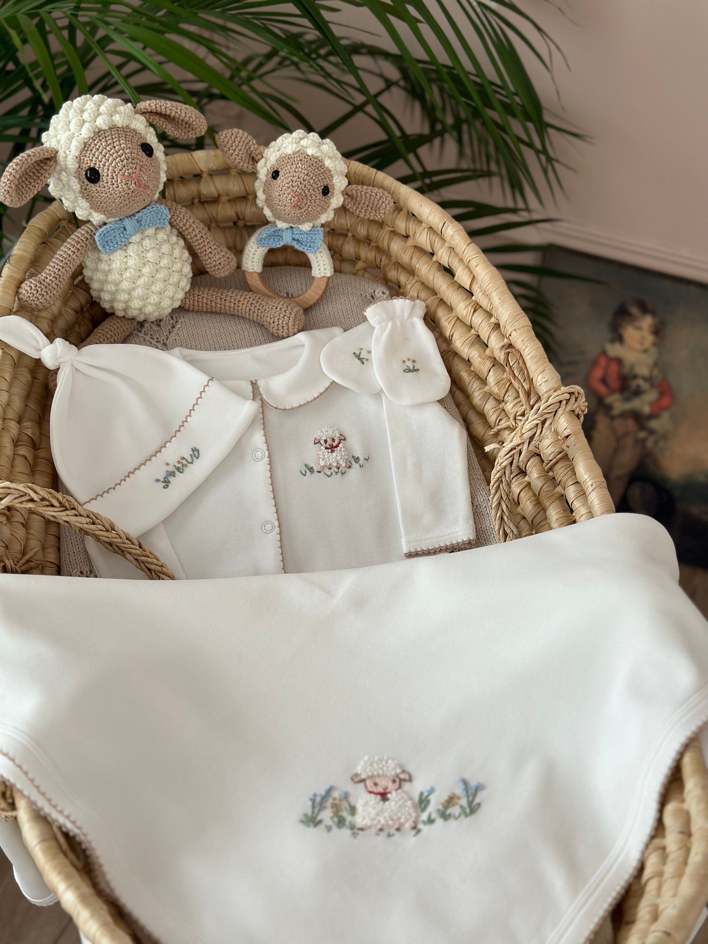 Kuzu Nakışlı Organik Yenidoğan Seti – Kroşeta Kenar Detaylı