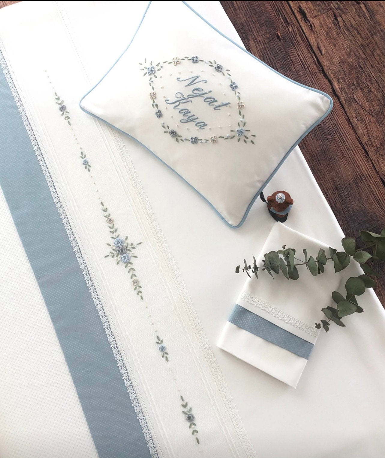 Lily Mavi İşlemeli Pike Takımı