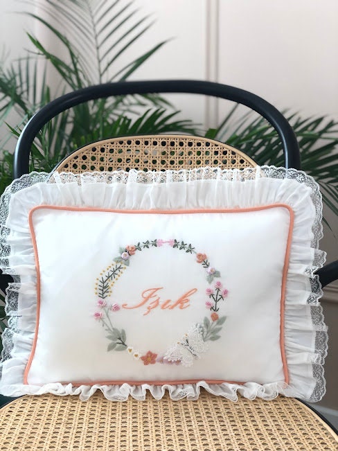 Kelebek Rüyası Dekoratif Bebek Yastığı – Pamuk Saten | Turuncu