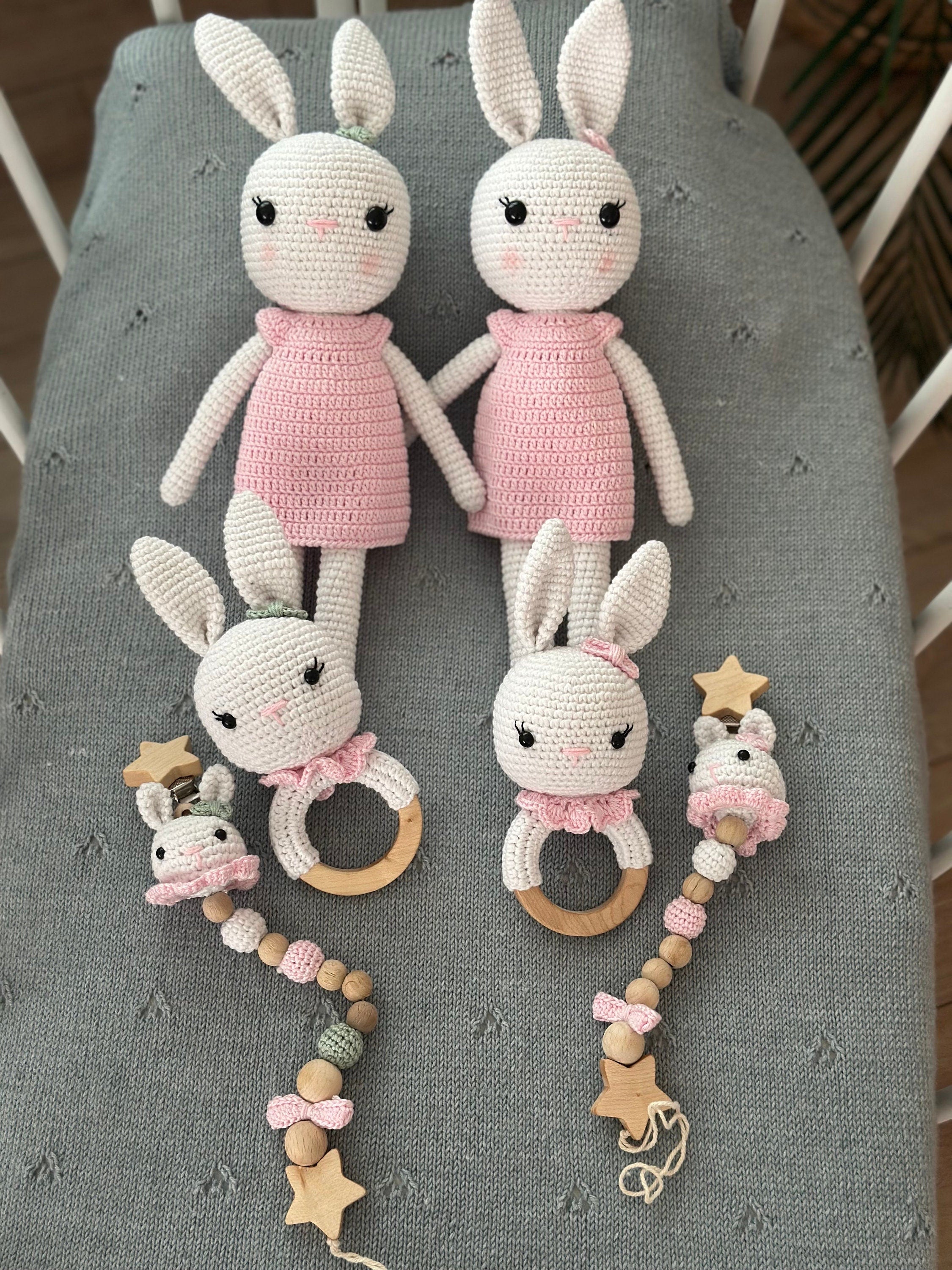 Amigurumi Beyaz Tavşan Model Bebek Seti – 3 Parça