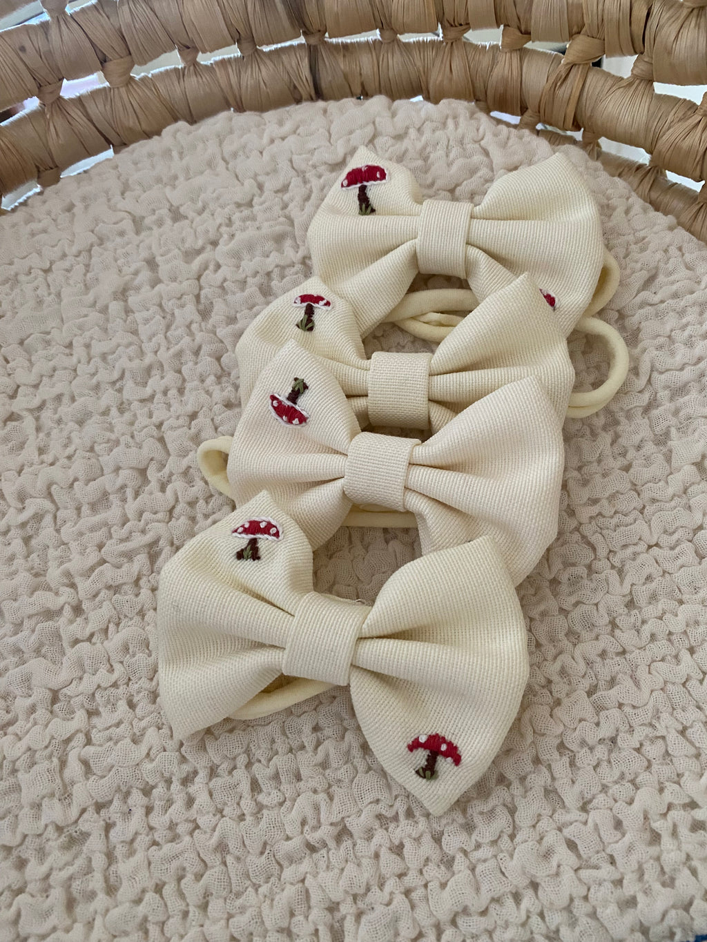 Şirin Mantar İşlemeli Bebek Saç Bandı