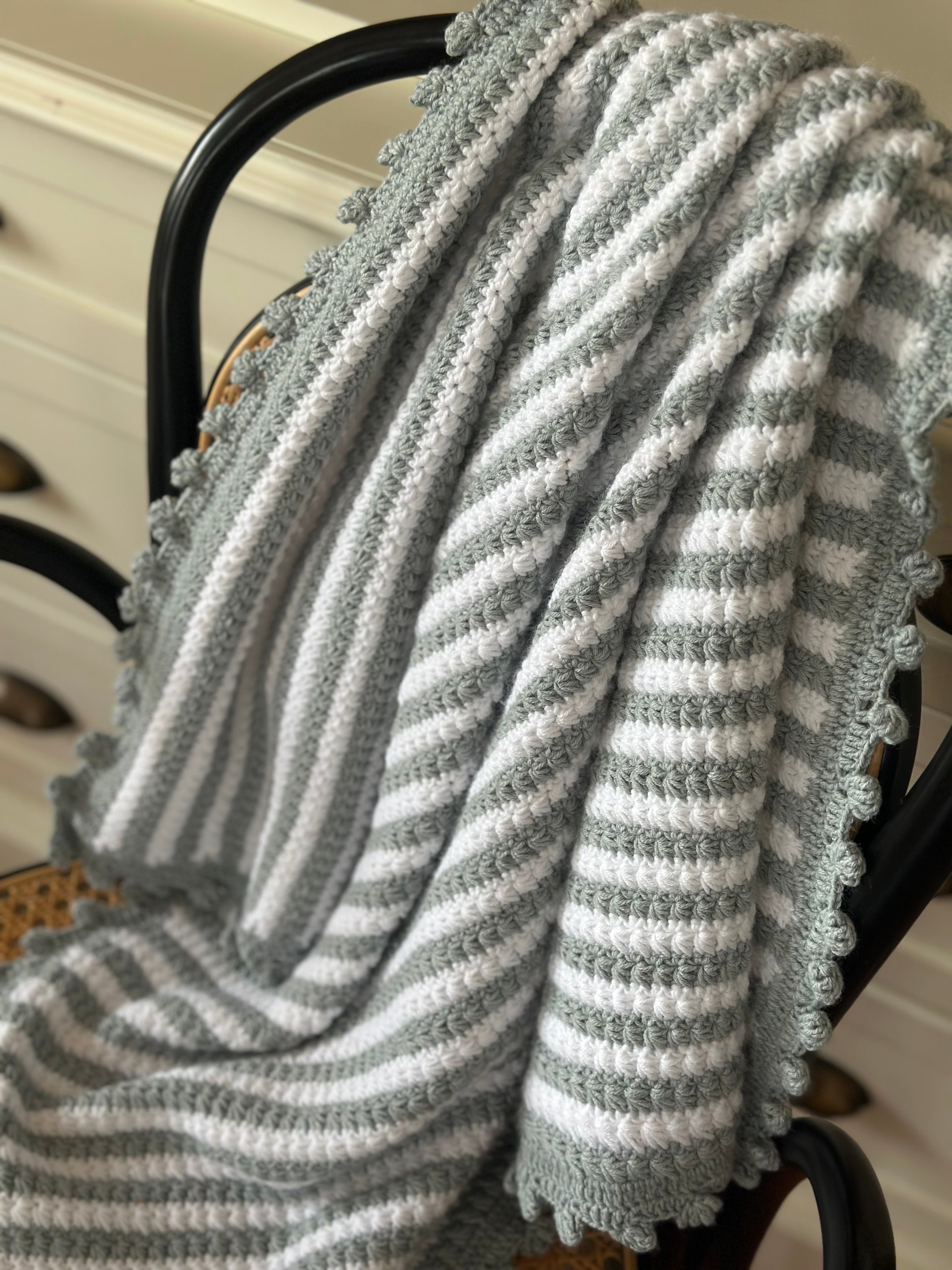 El Örgüsü Gri Beyaz Bebek Battaniyesi