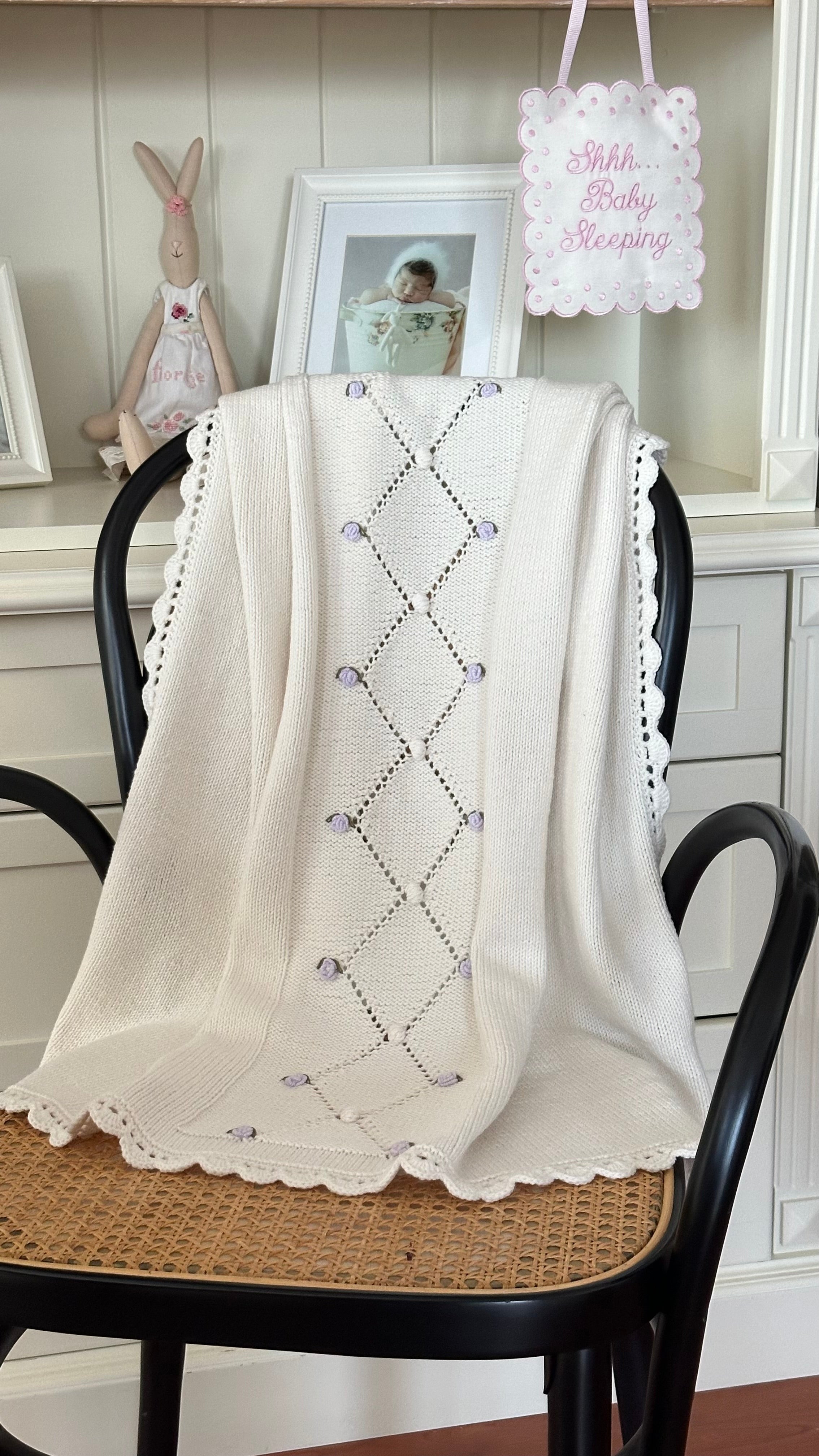 El Örgüsü Ekru Lila Gül İşlemeli Bebek Battaniyesi