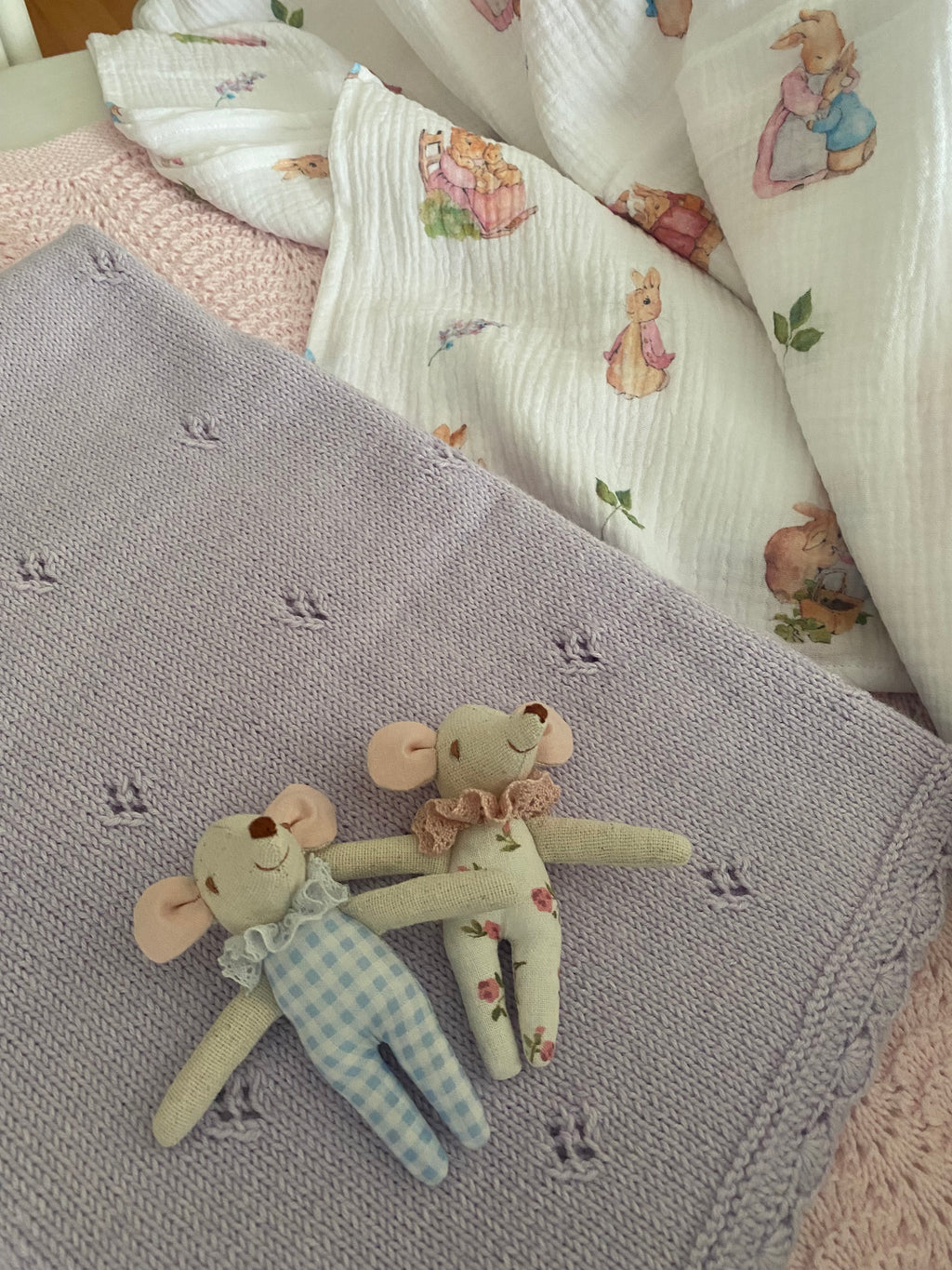 El Örgüsü Lila Bebek Battaniyesi