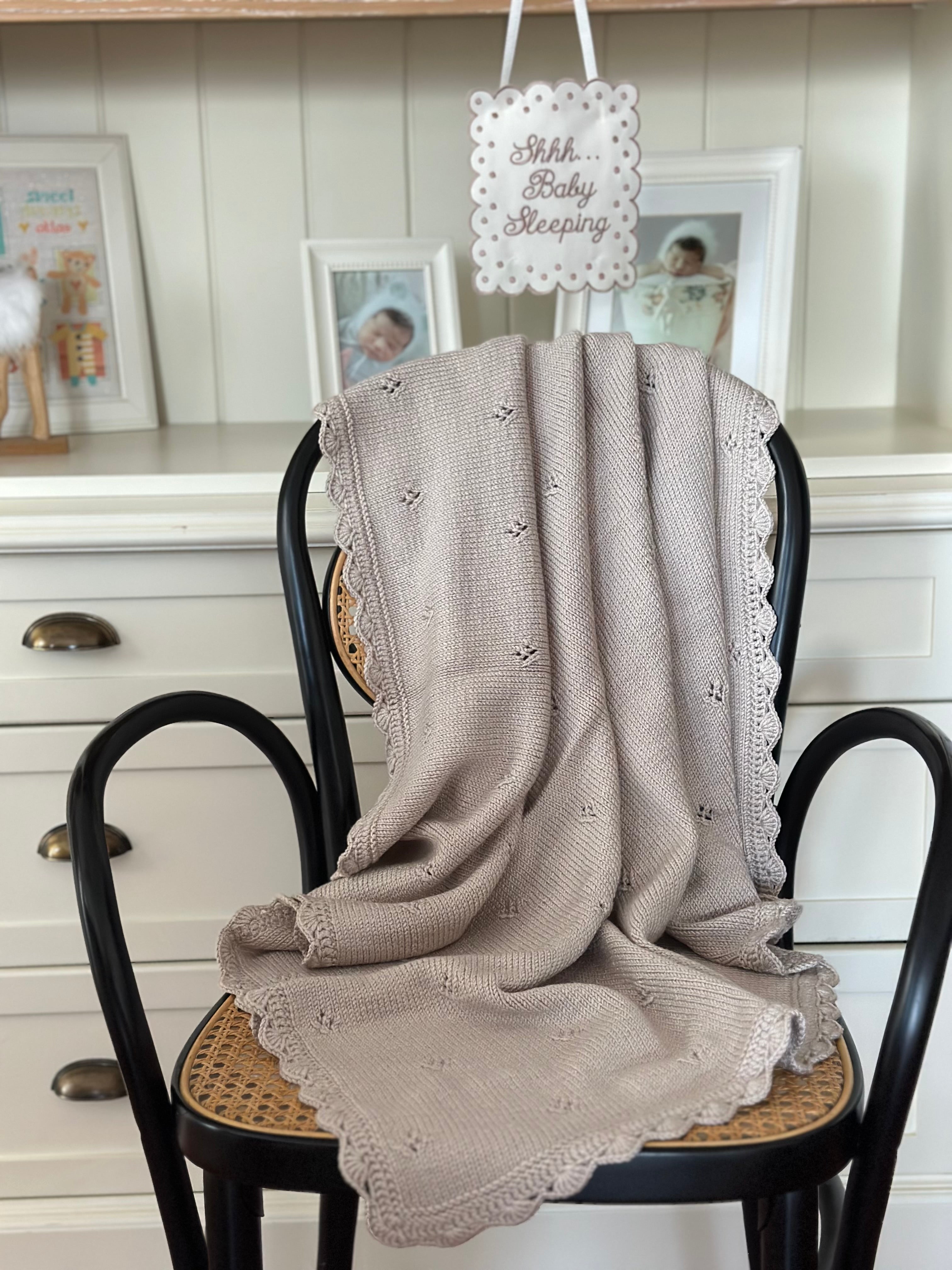 El Örgüsü Bej Bebek Battaniyesi