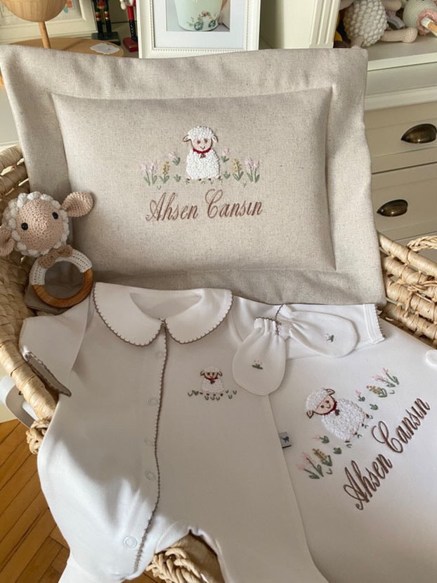 Kuzu Nakışlı Organik Yenidoğan Seti – Kroşeta Kenar Detaylı