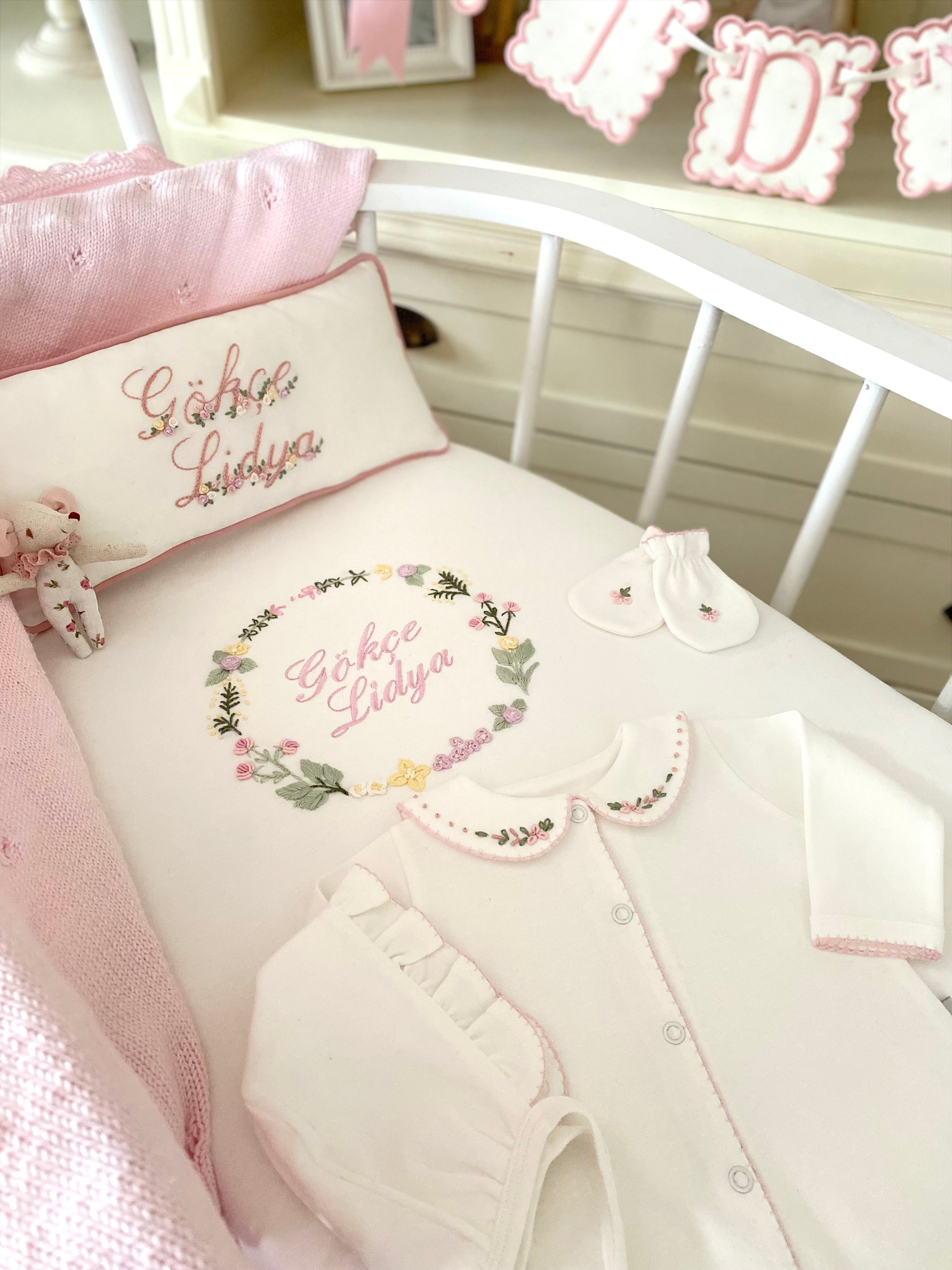 Red Wreath Named Organic Newborn Set