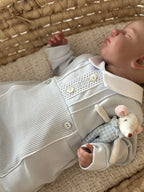 %100 Pamuk Klasik Pointed Yakalı Bebek Tulum – Mavi & Bej | 0-9 Ay | Alttan Çıtçıtlı