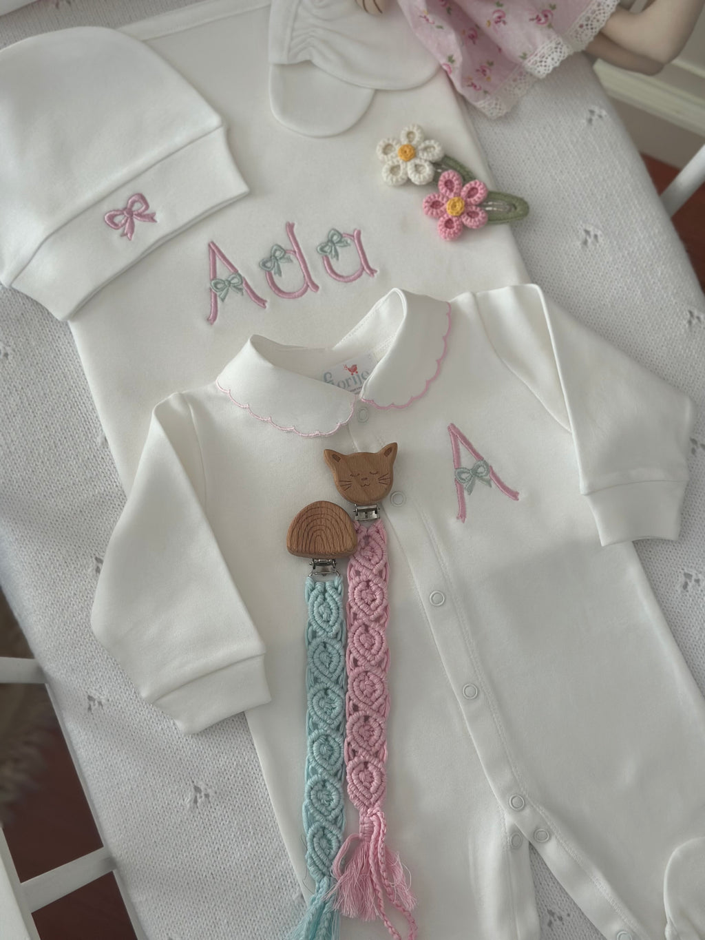 Fiyonklu Harfler Bebek Hastane Çıkış Seti