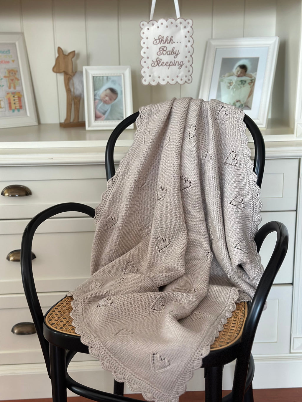 El Örgüsü Bej Bebek Battaniyesi