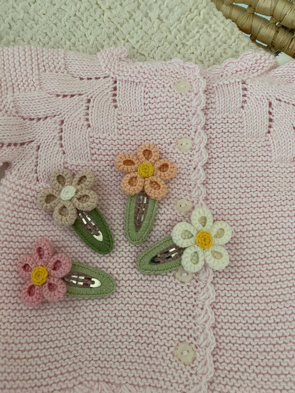 Örgü Papatya Çiçekli Bebek Saç Tokası