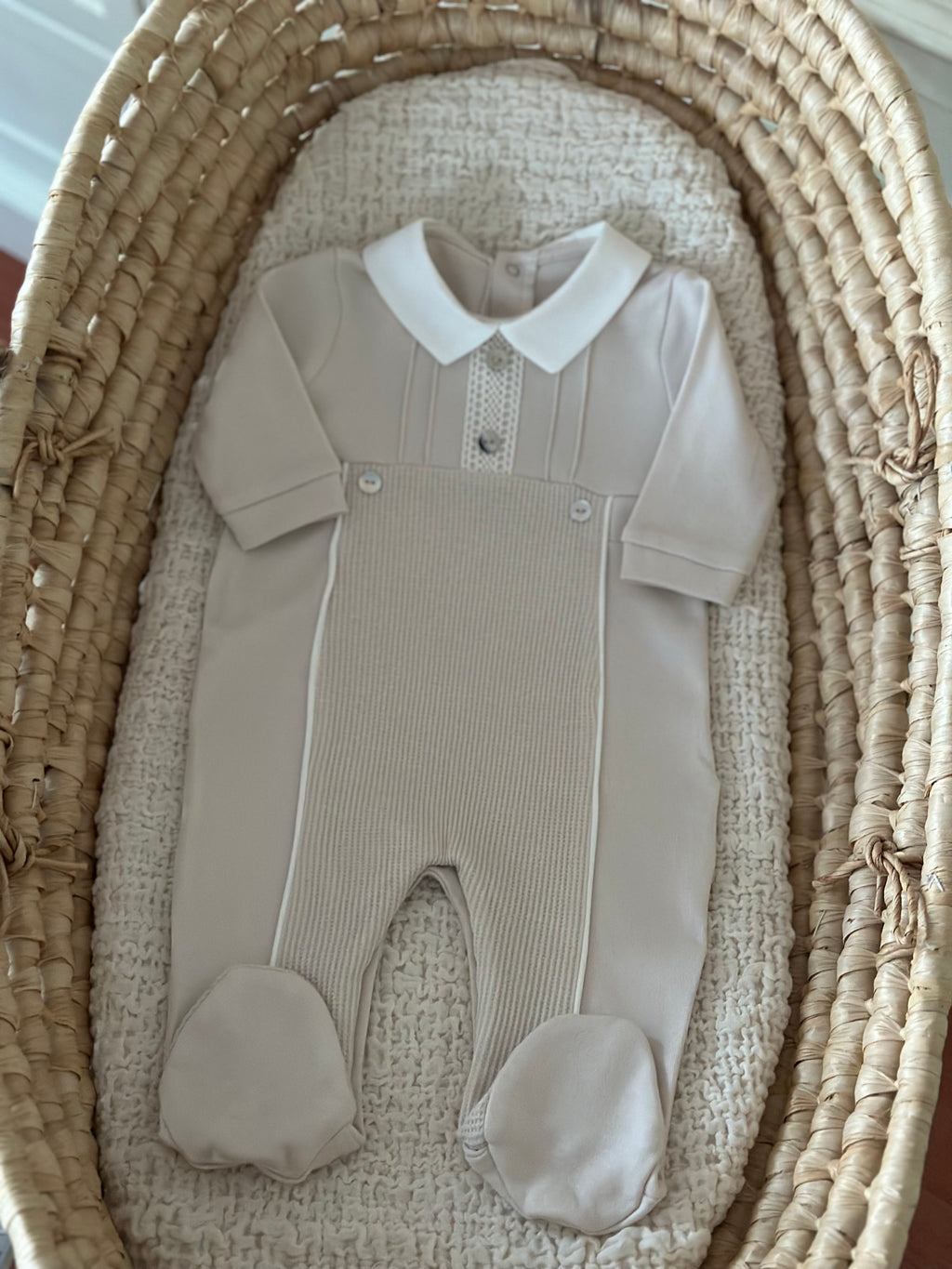 %100 Pamuk Klasik Pointed Yakalı Bebek Tulum – Mavi & Bej | 0-9 Ay | Alttan Çıtçıtlı