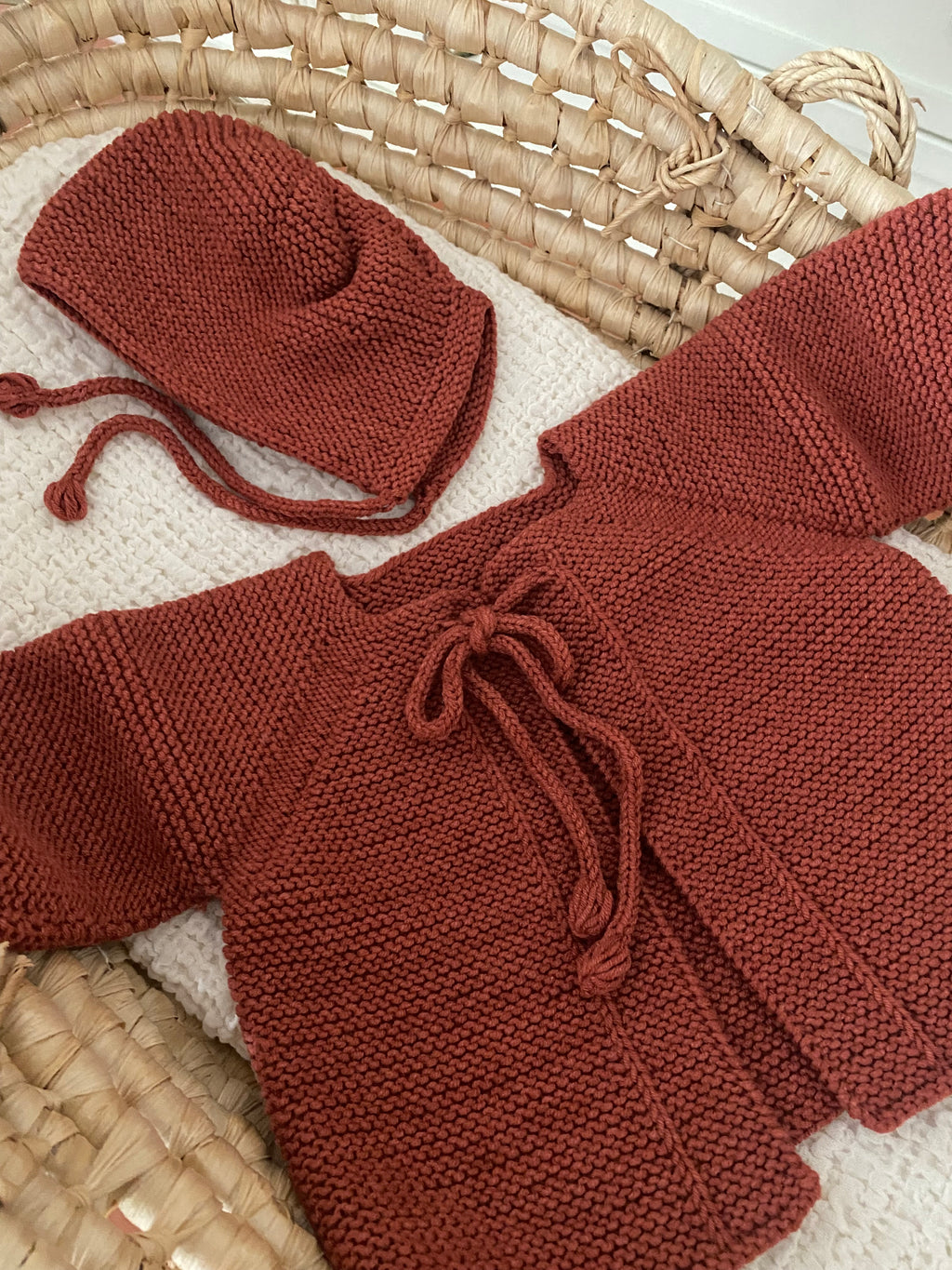 Önden Bağlamalı El Örgüsü Bebek Hırka Şapka Seti