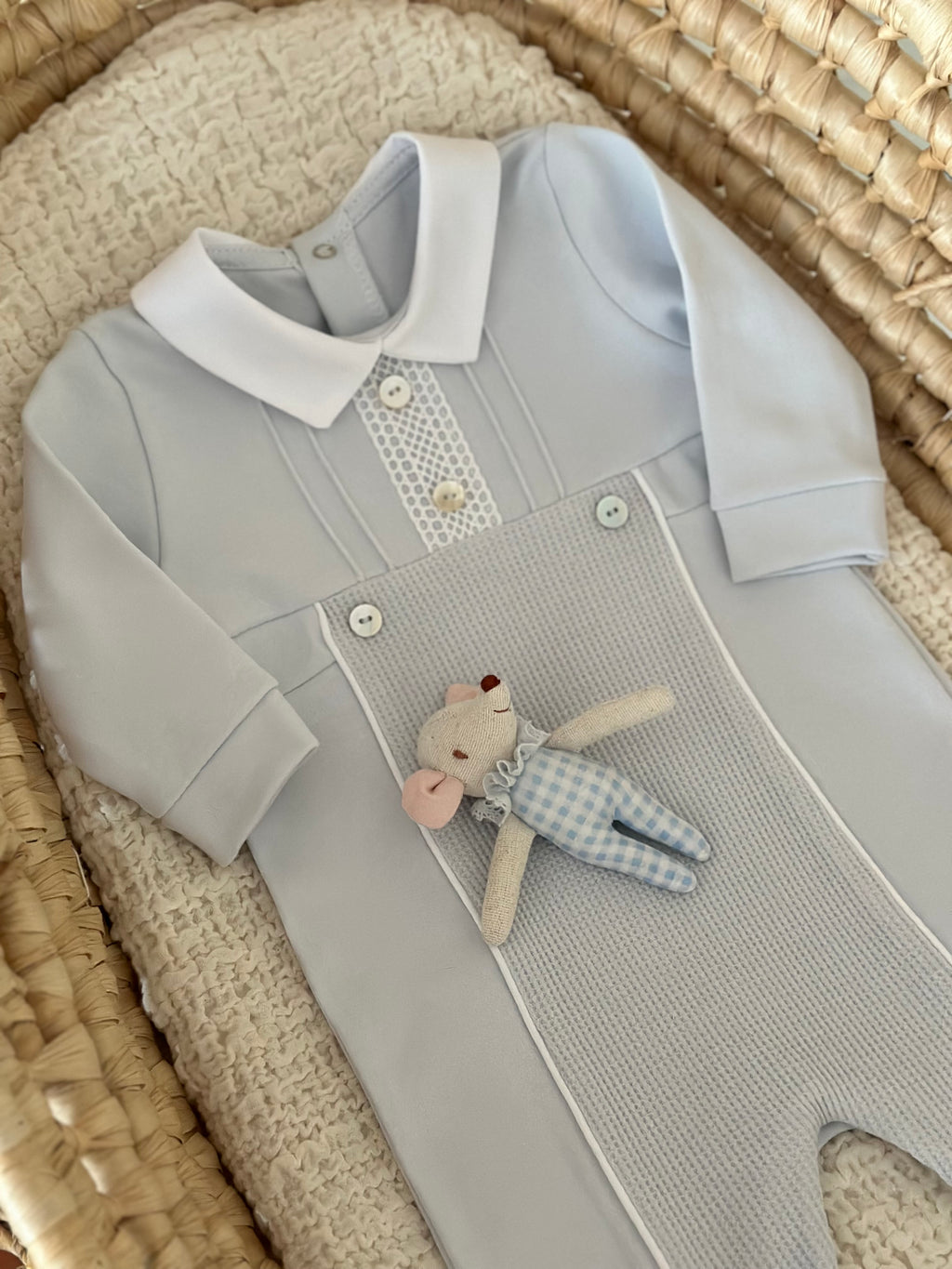 %100 Pamuk Klasik Pointed Yakalı Bebek Tulum – Mavi & Bej | 0-9 Ay | Alttan Çıtçıtlı