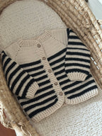 El Örgüsü %100 Pamuk Bebek Hırkası – Çizgili