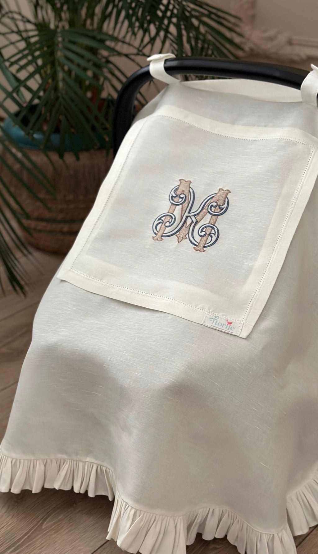 Monogram İşlemeli Keten Puset Örtüsü