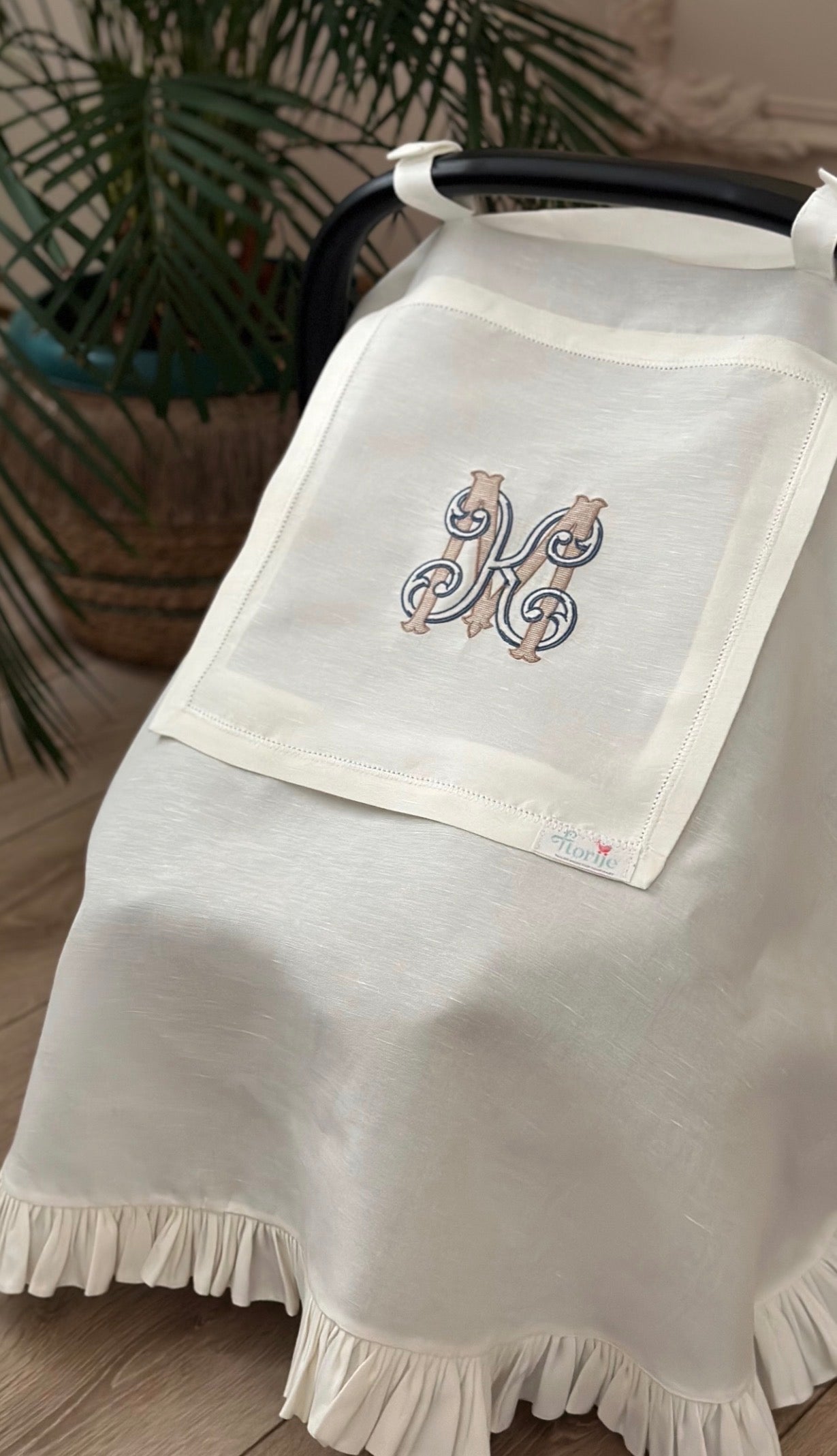 Monogram İşlemeli Keten Puset Örtüsü