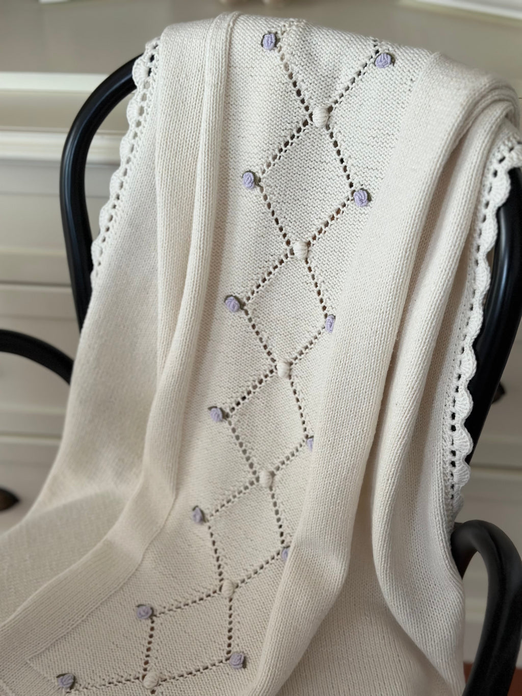 El Örgüsü Ekru Lila Gül İşlemeli Bebek Battaniyesi