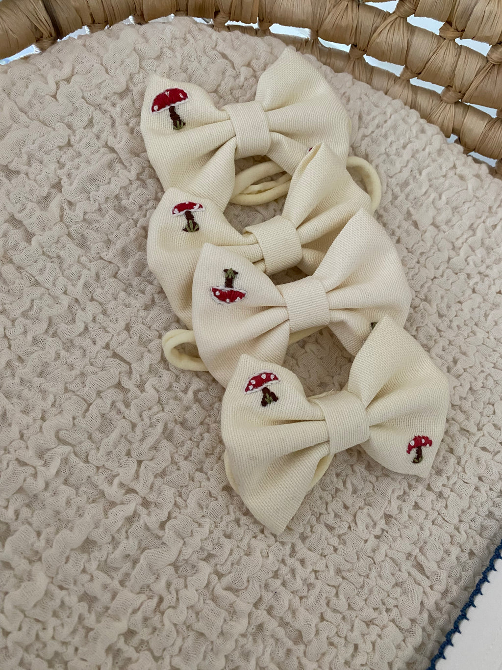 Şirin Mantar İşlemeli Bebek Saç Bandı