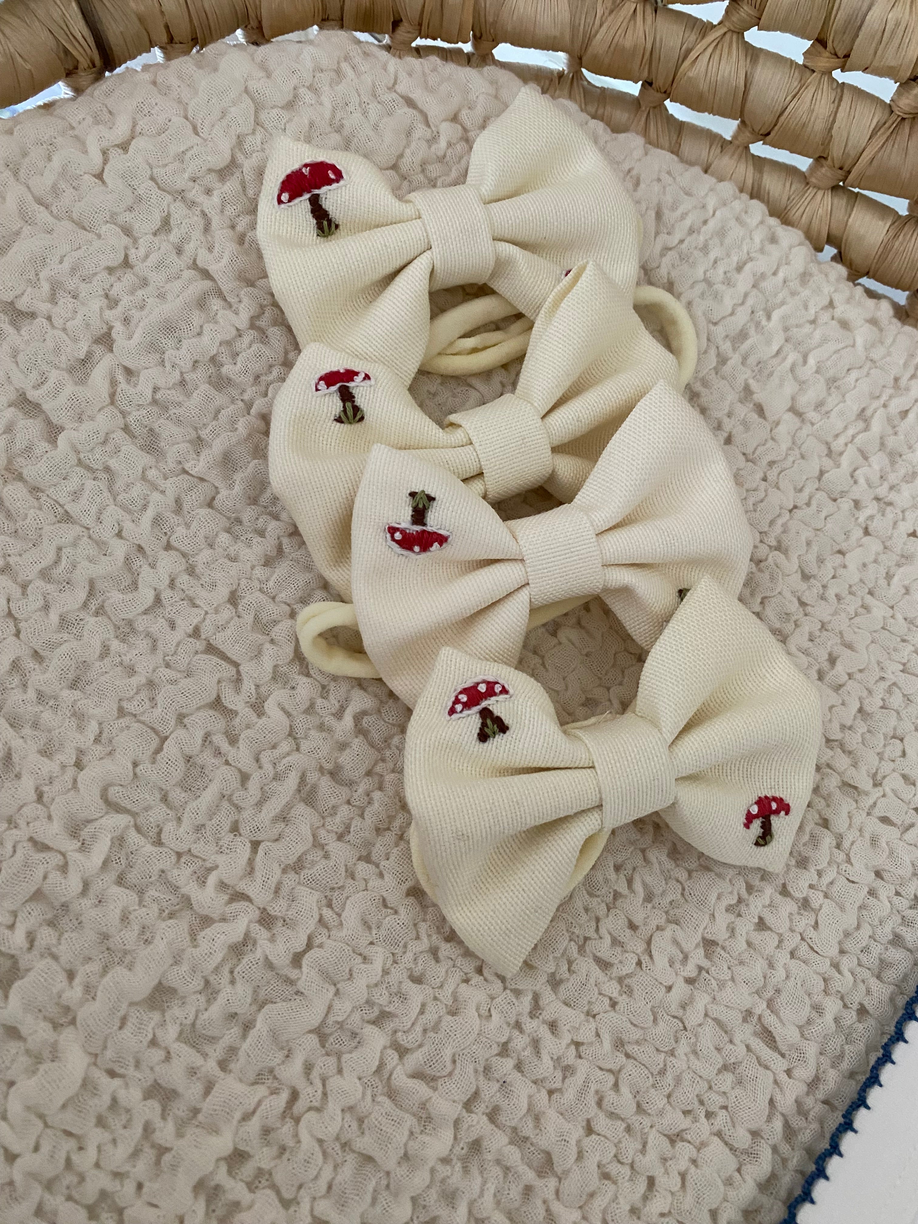 Şirin Mantar İşlemeli Bebek Saç Bandı