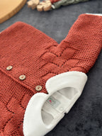 Düğmeli El Örgüsü Bebek Hırka Şapka Seti