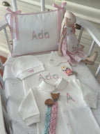 Fiyonklu Harfler Bebek Hastane Çıkış Seti