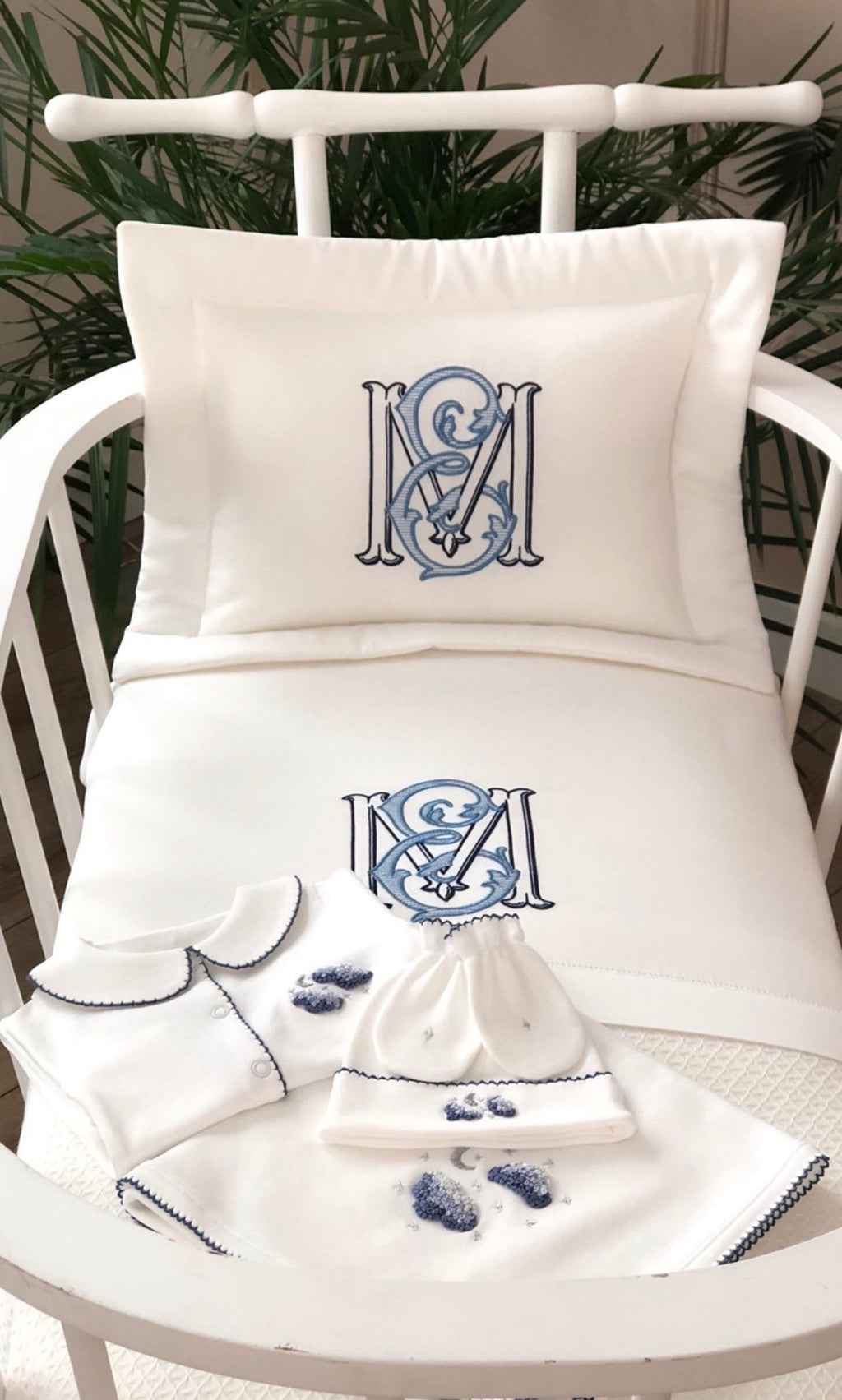 Monogram Nakışlı Pike Takımı