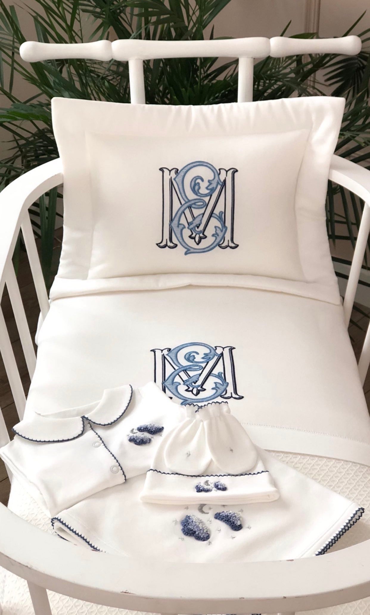 Monogram Nakışlı Pike Takımı