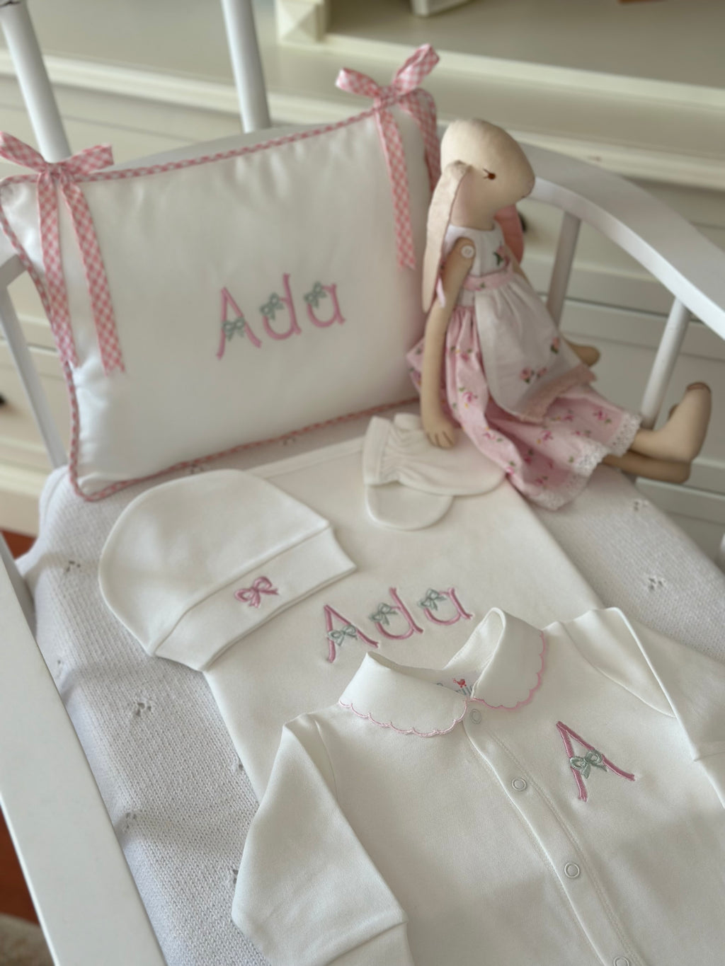 Fiyonklu Harfler Bebek Hastane Çıkış Seti