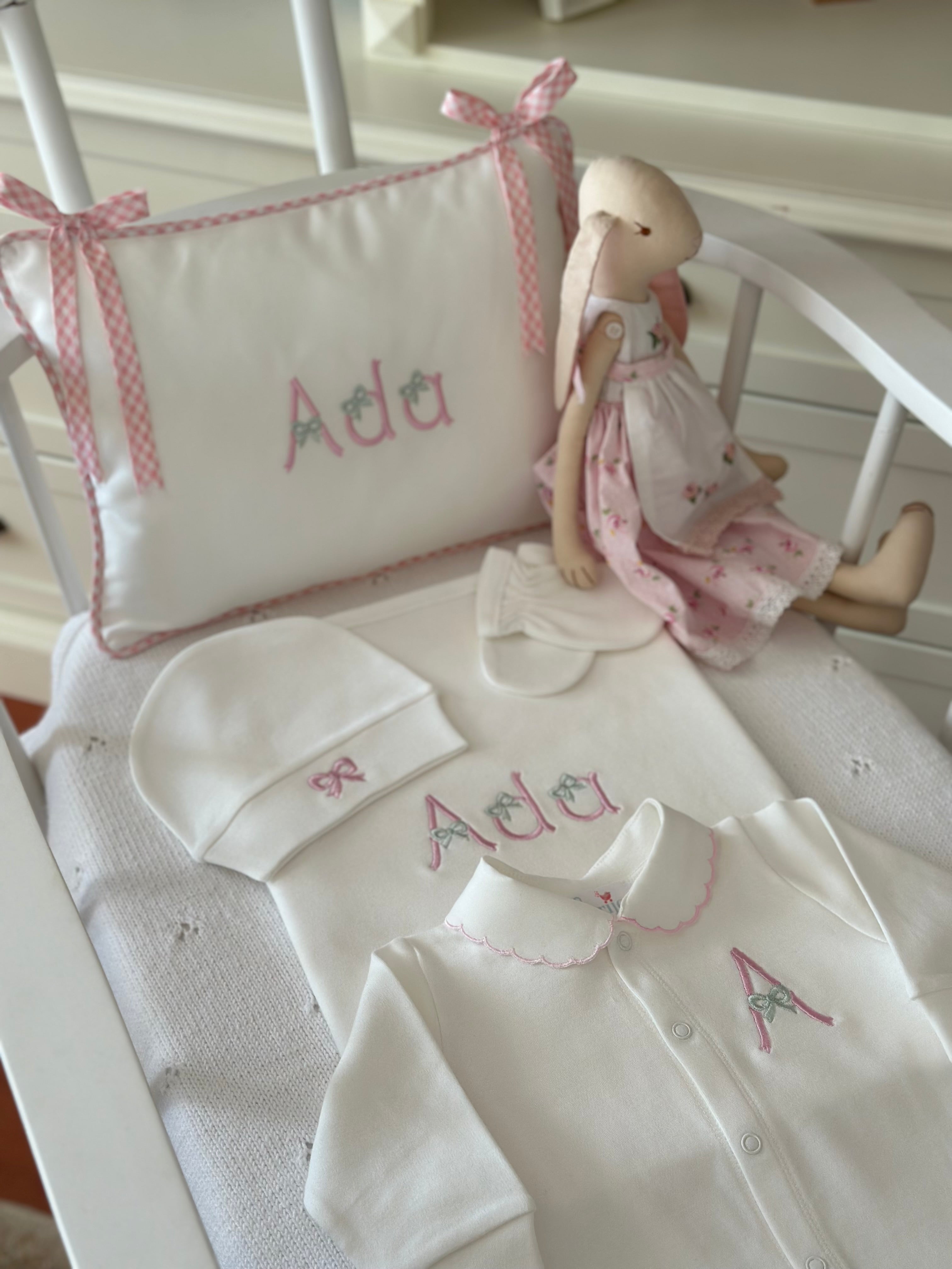 Fiyonklu Harfler Bebek Hastane Çıkış Seti