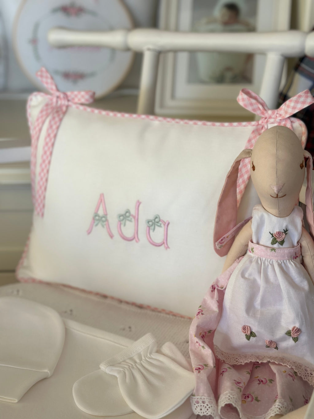 Fiyonklu Harfler Dekoratif Bebek Yastığı