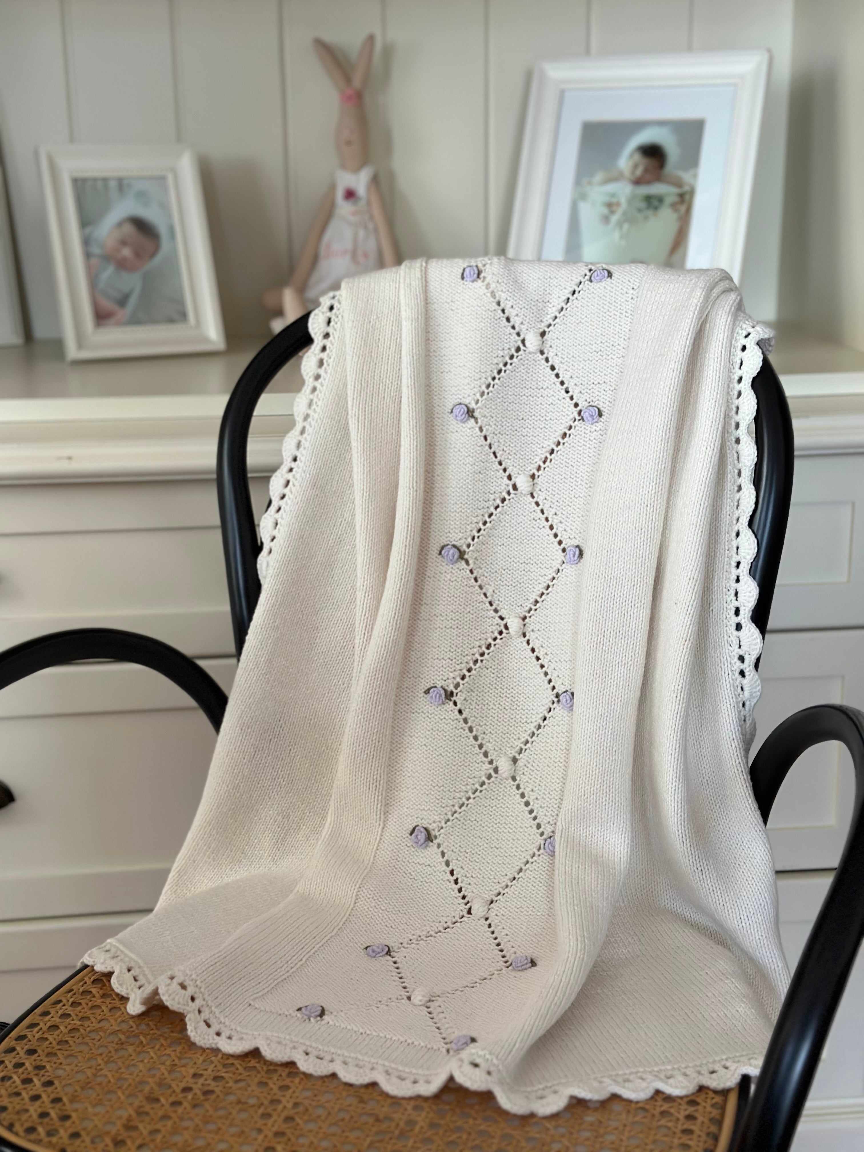 El Örgüsü Ekru Lila Gül İşlemeli Bebek Battaniyesi