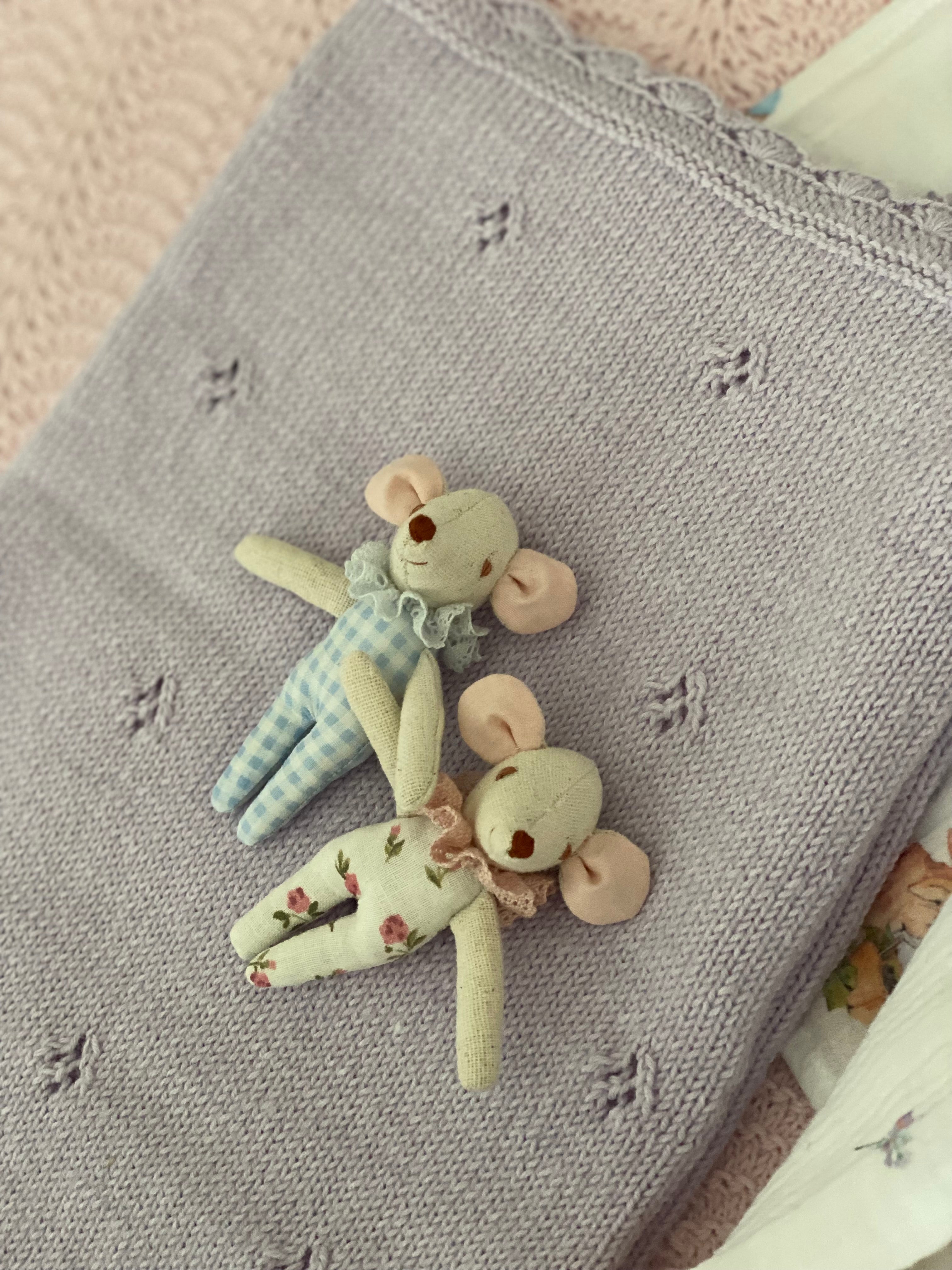 El Örgüsü Lila Bebek Battaniyesi