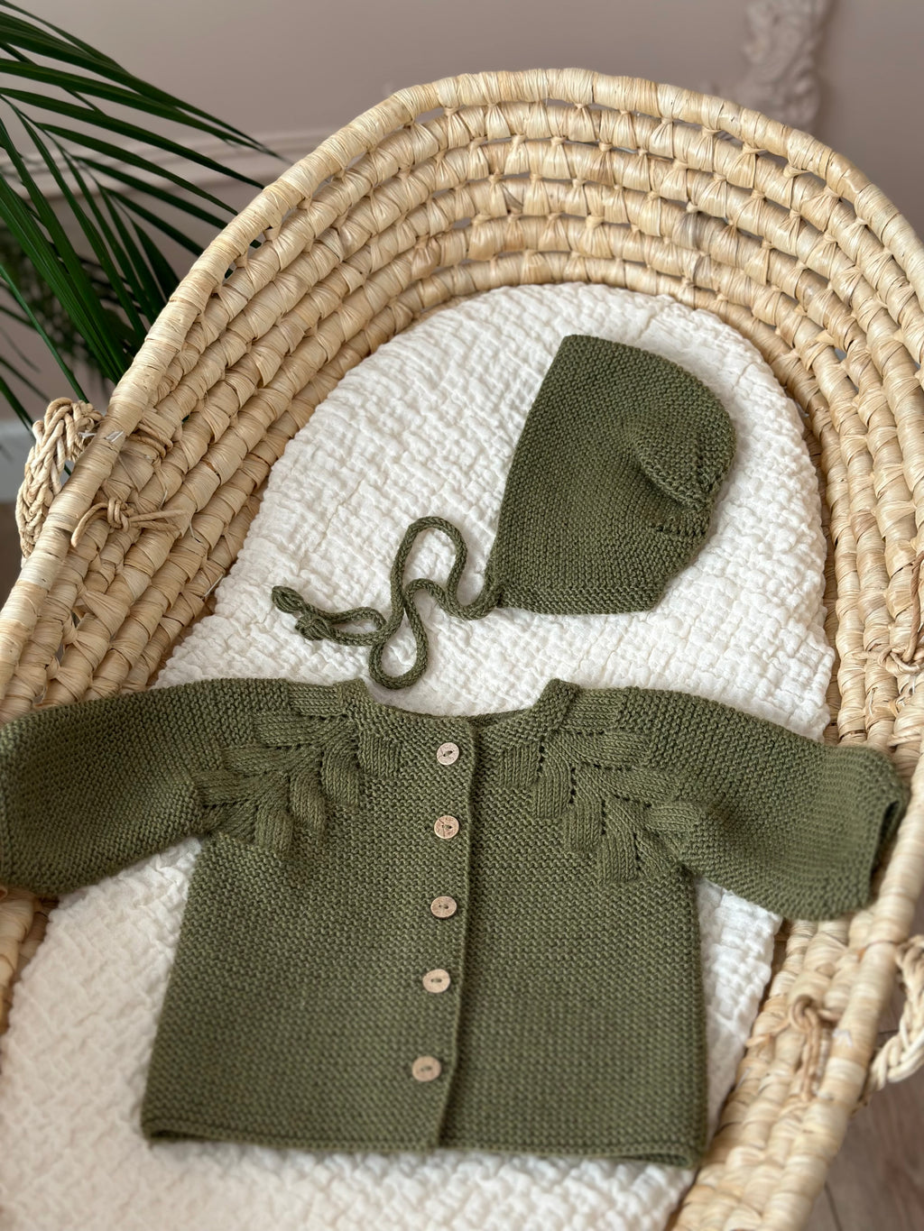 Düğmeli El Örgüsü Bebek Hırka Şapka Seti