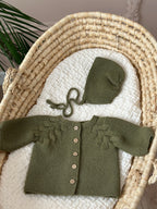 Düğmeli El Örgüsü Bebek Hırka Şapka Seti