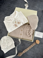 Düğmeli El Örgüsü Bebek Hırka Şapka Seti