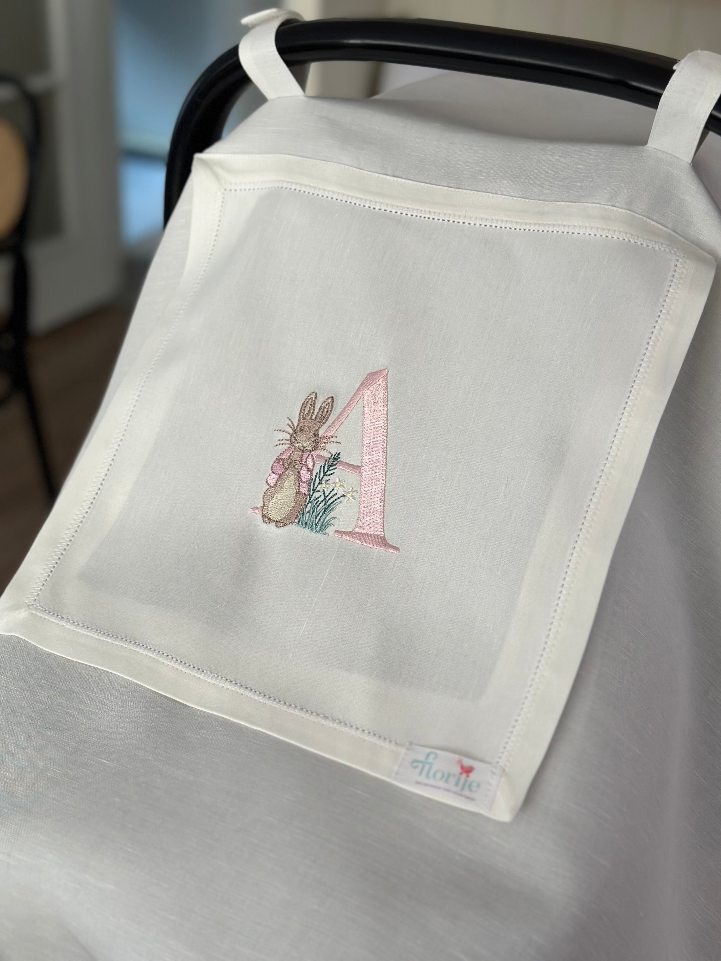 Tavşan Peter Rabbit Harf İşlemeli Keten Puset Örtüsü