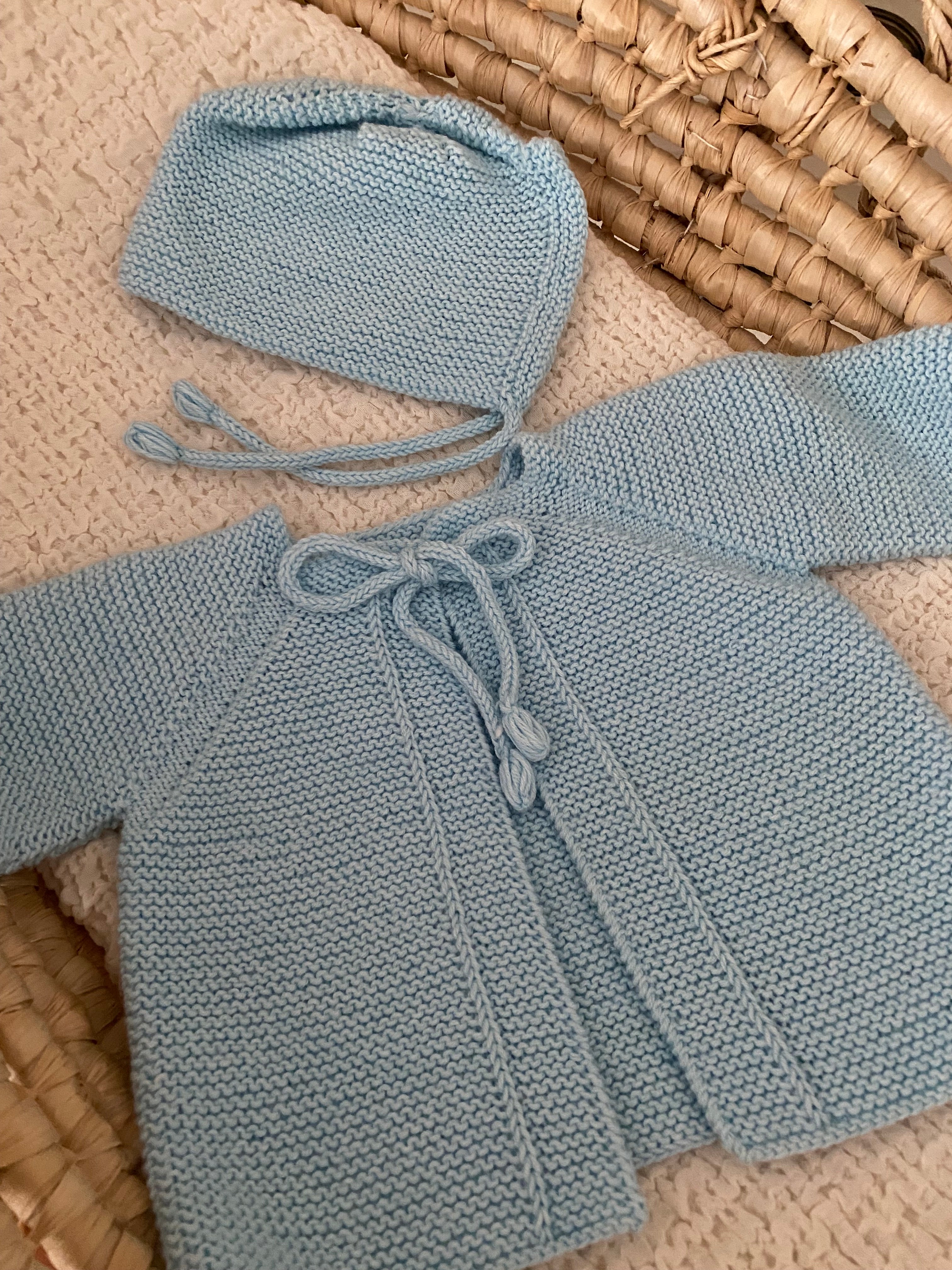 Önden Bağlamalı El Örgüsü Bebek Hırka Şapka Seti