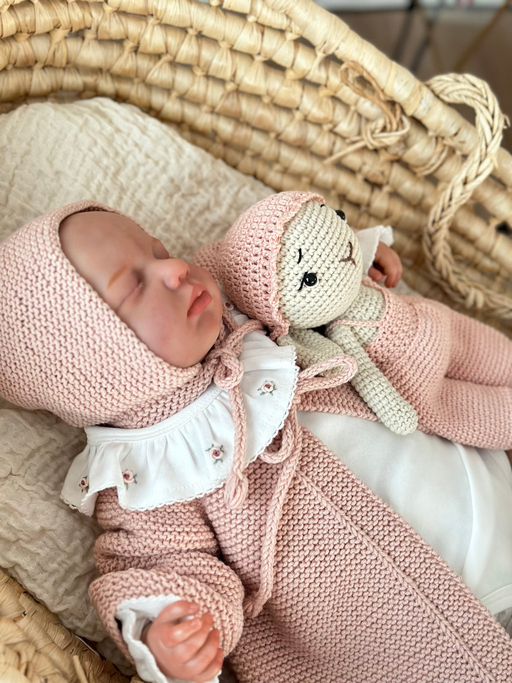 Önden Bağlamalı El Örgüsü Bebek Hırka Şapka Seti